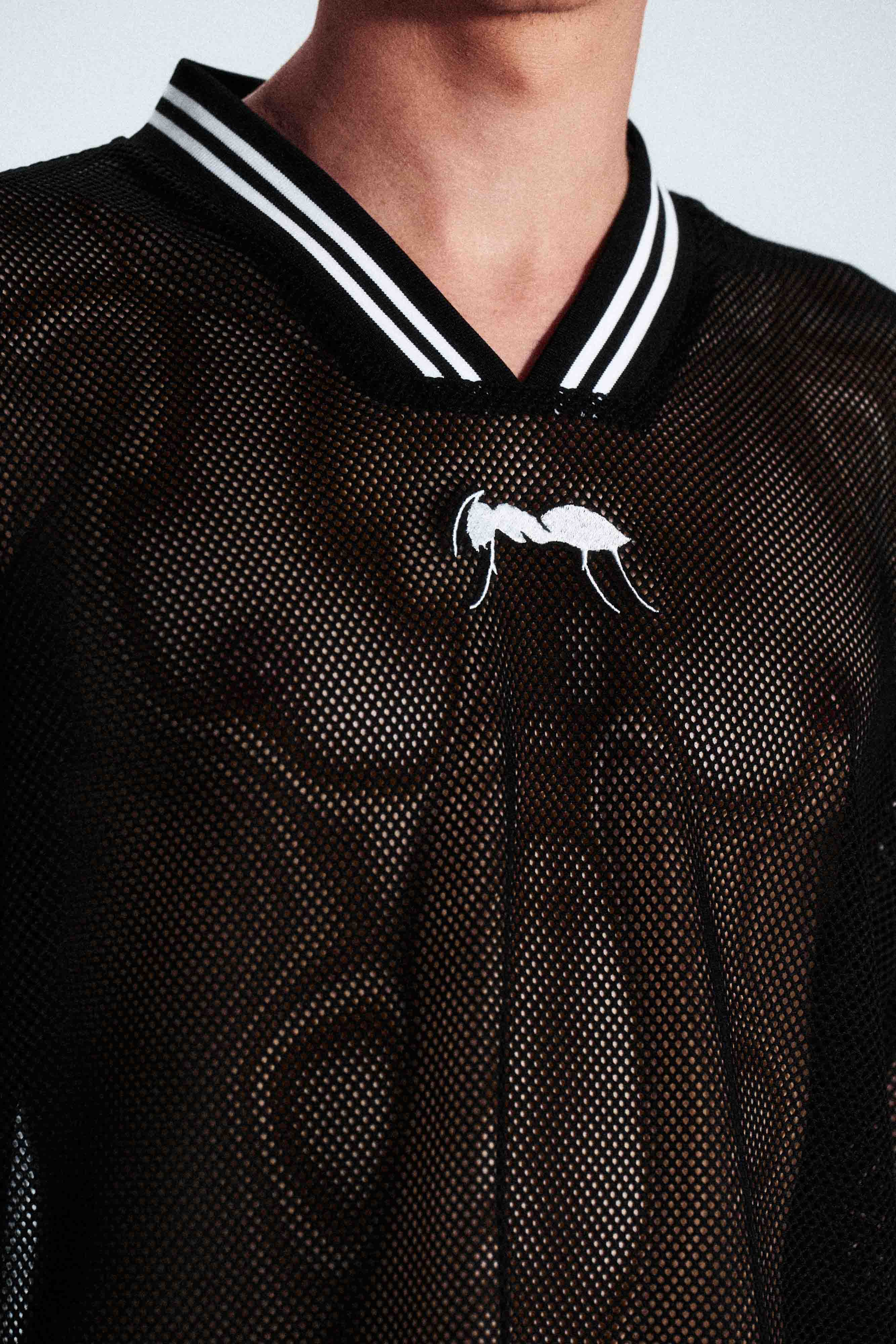 Short-sleeve sports jersey made of 100% polyester mesh. Lightweight, breathable, and quick-drying. White ANTS logos on front and back. Straight cut with comfortable fit.