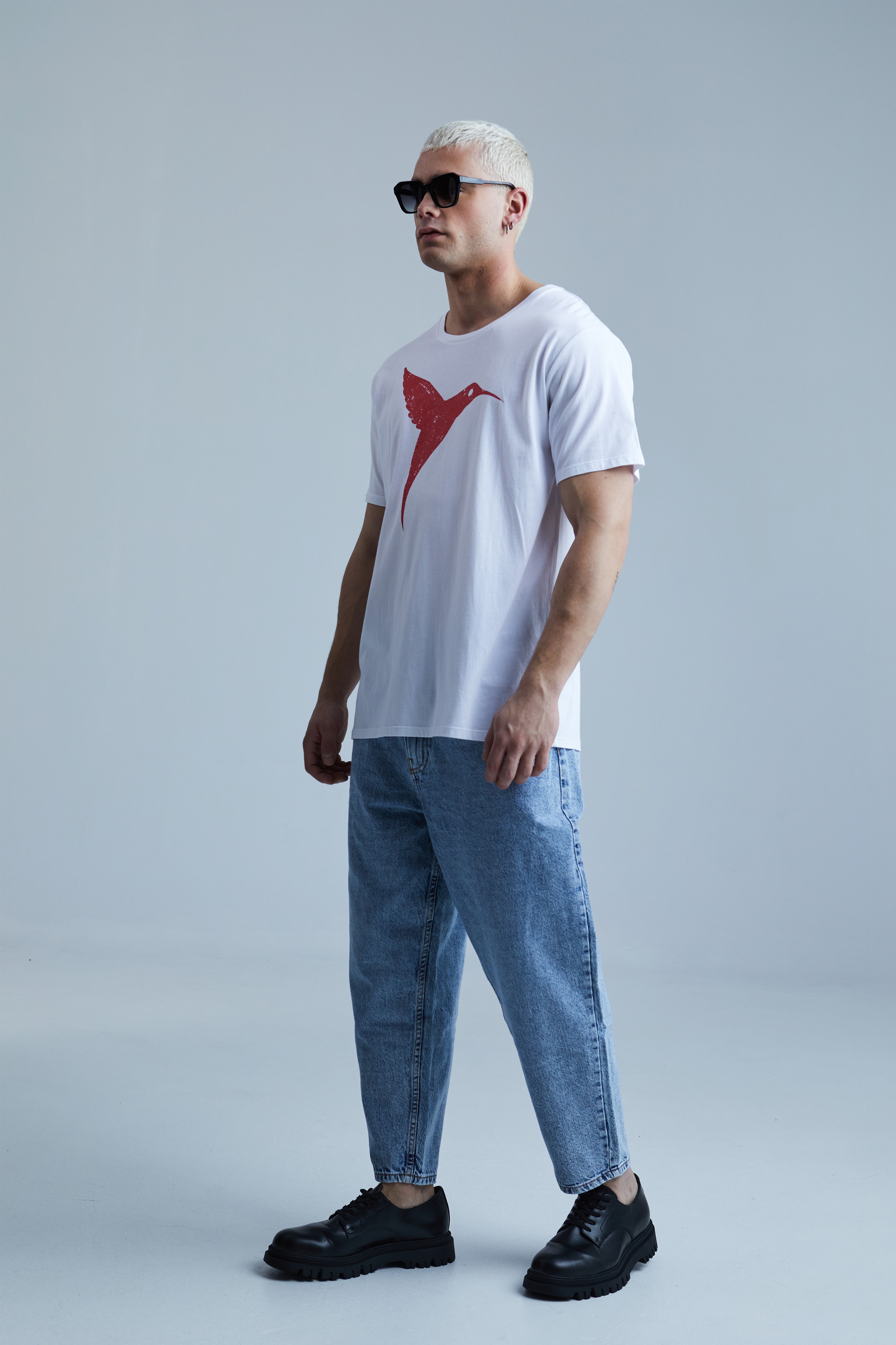 Regular FIT T -shirt with round neck and short sleeve. Print detail combined with contrast in front and back