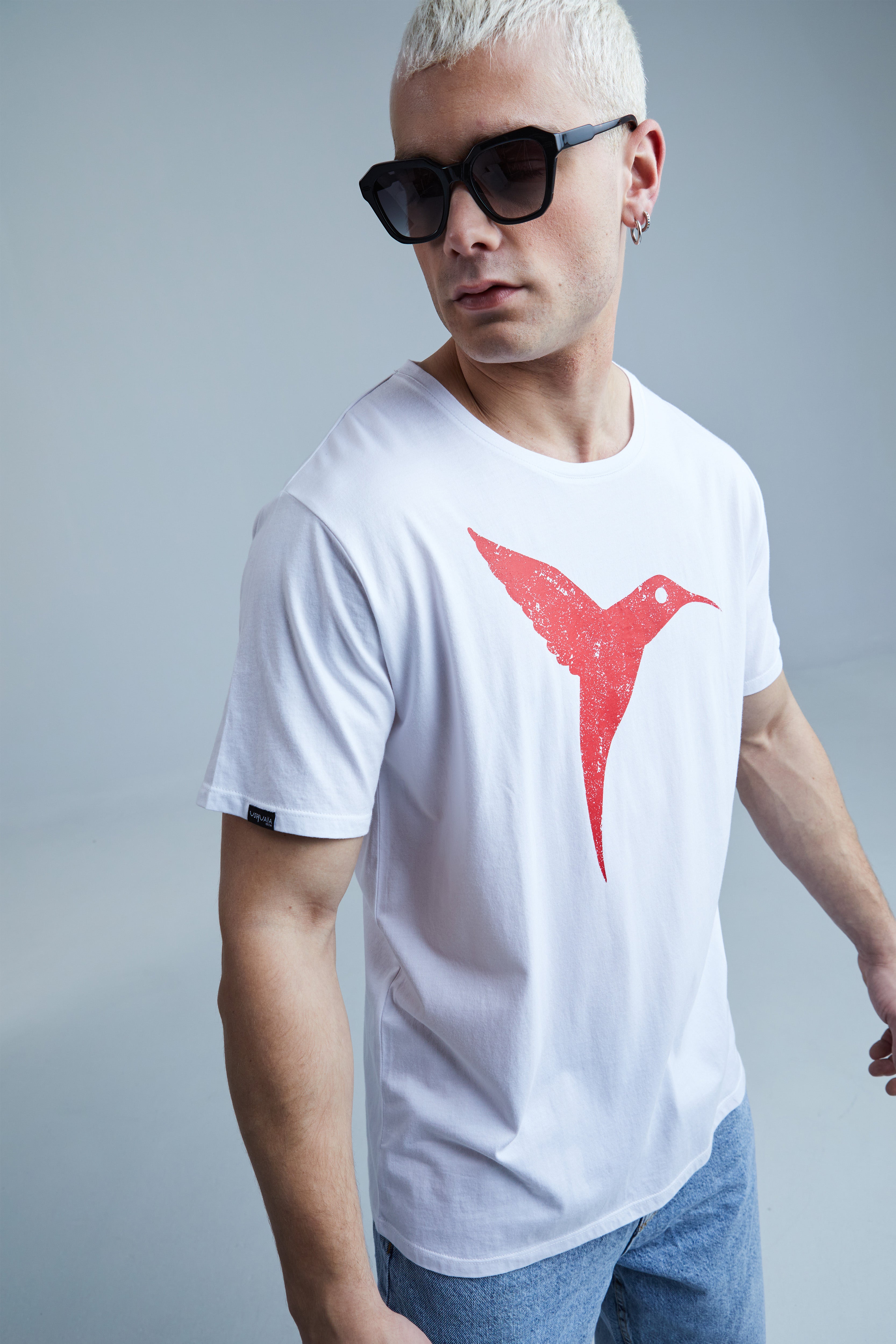 Regular FIT T -shirt with round neck and short sleeve. Print detail combined with contrast in front and back