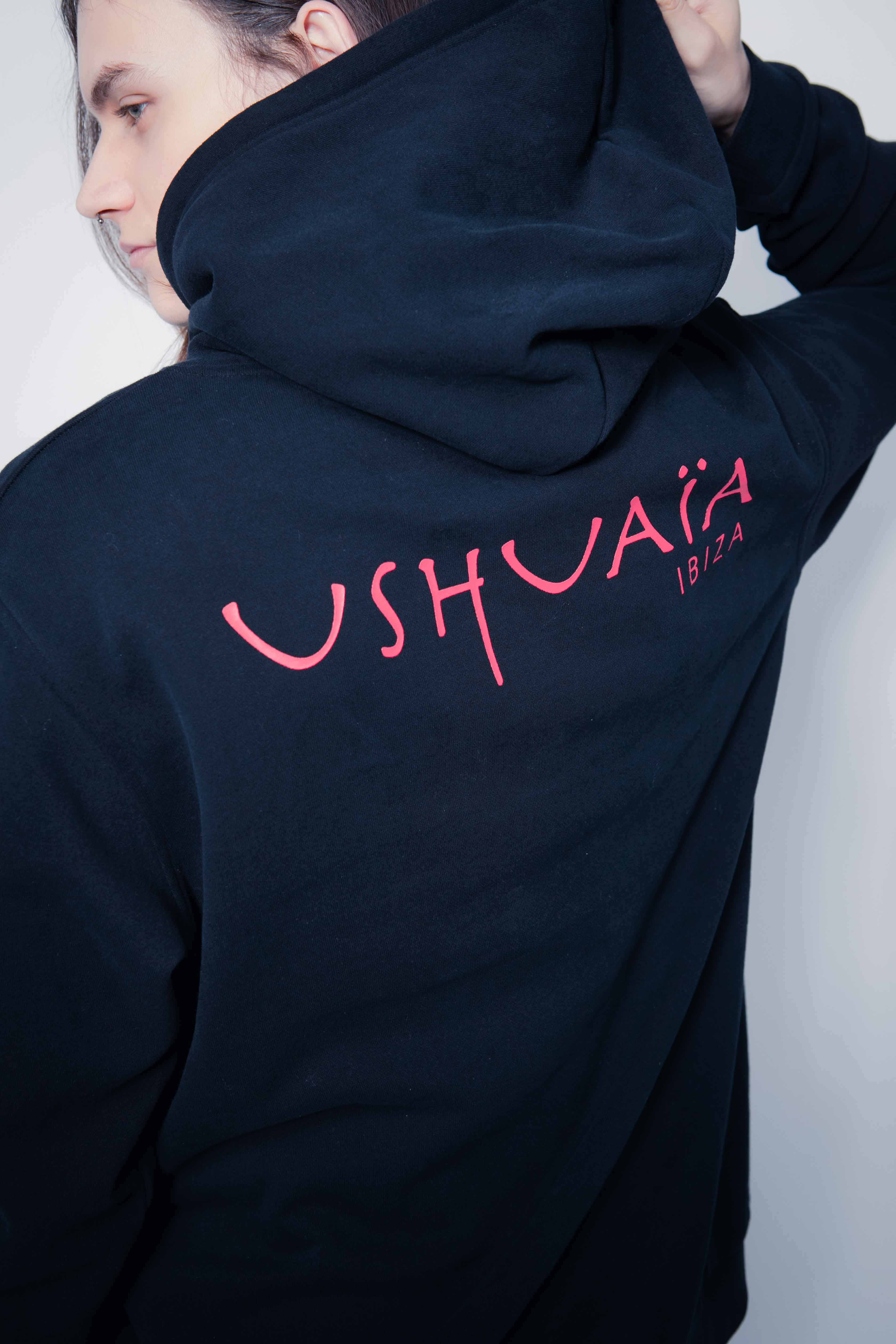 Adjustable hoodie with drawstring and long sleeves. Contrasting combined print detail on the front and back. Kangaroo pocket on the front. Rib finishes.