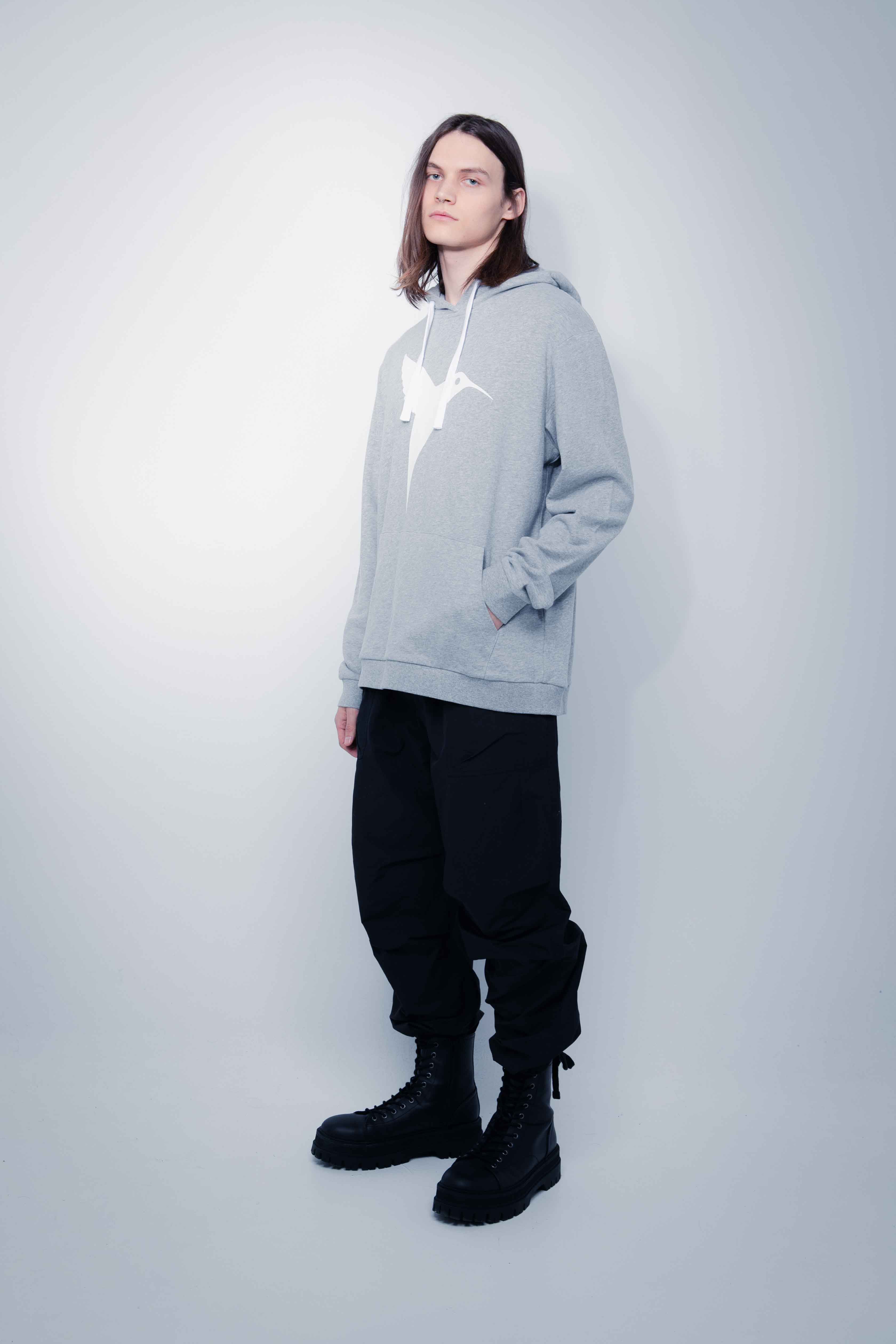 Adjustable hoodie with drawstring and long sleeves. Contrasting combined print detail on the front and back. Kangaroo pocket on the front. Rib finishes.