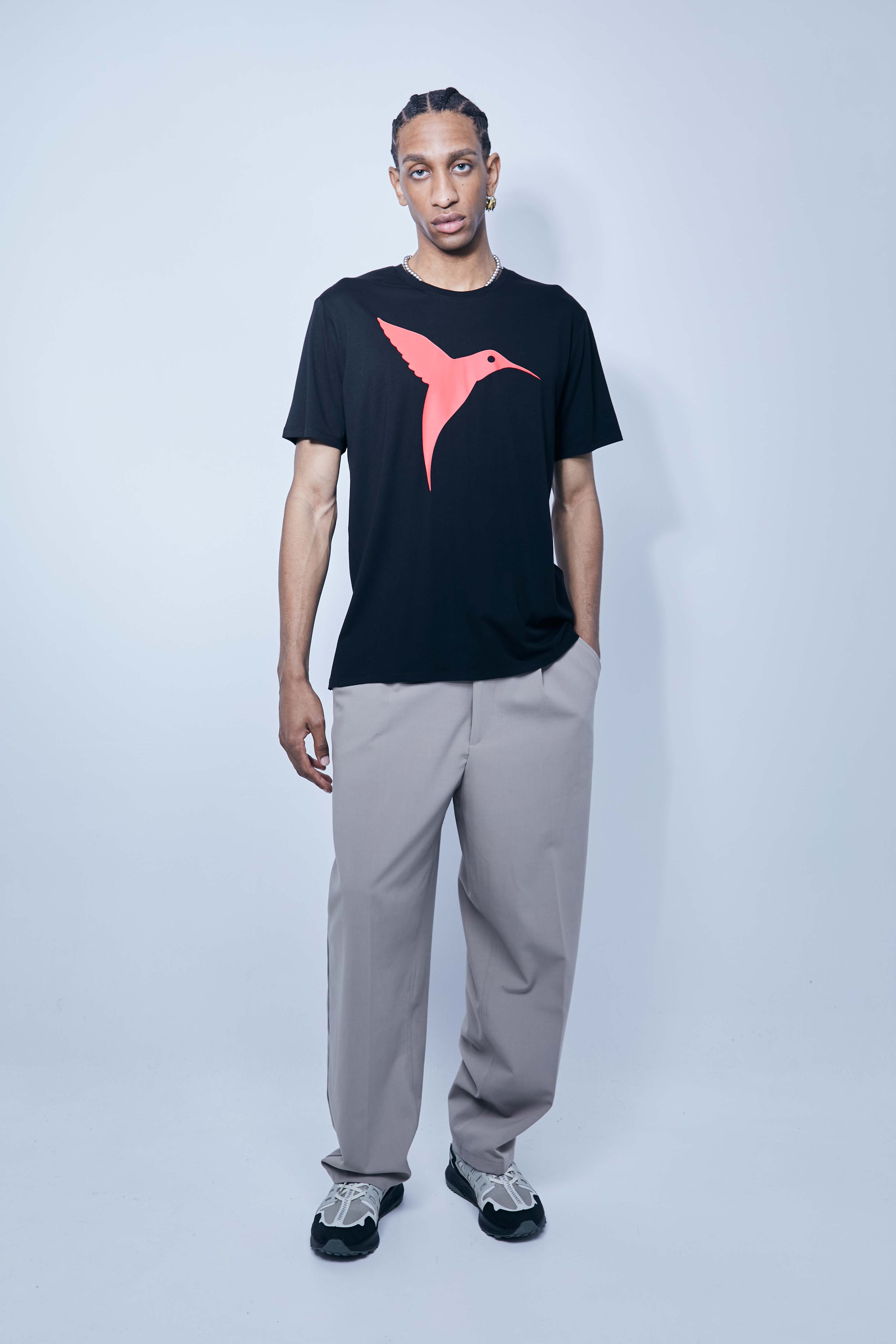 Regular fit t-shirt with round neck and short sleeves. Contrasting combined print detail on the front and back.