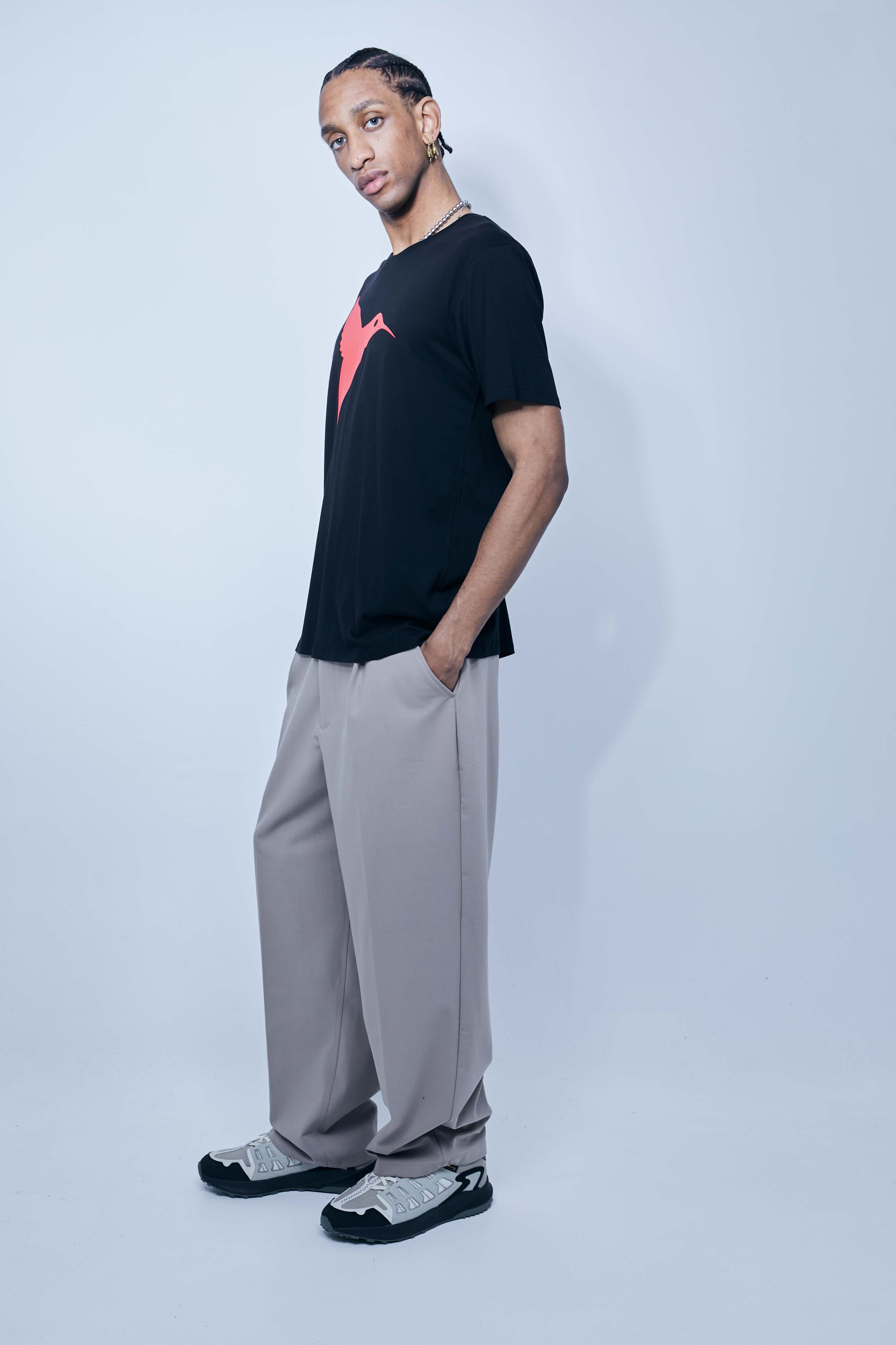 Regular fit t-shirt with round neck and short sleeves. Contrasting combined print detail on the front and back.