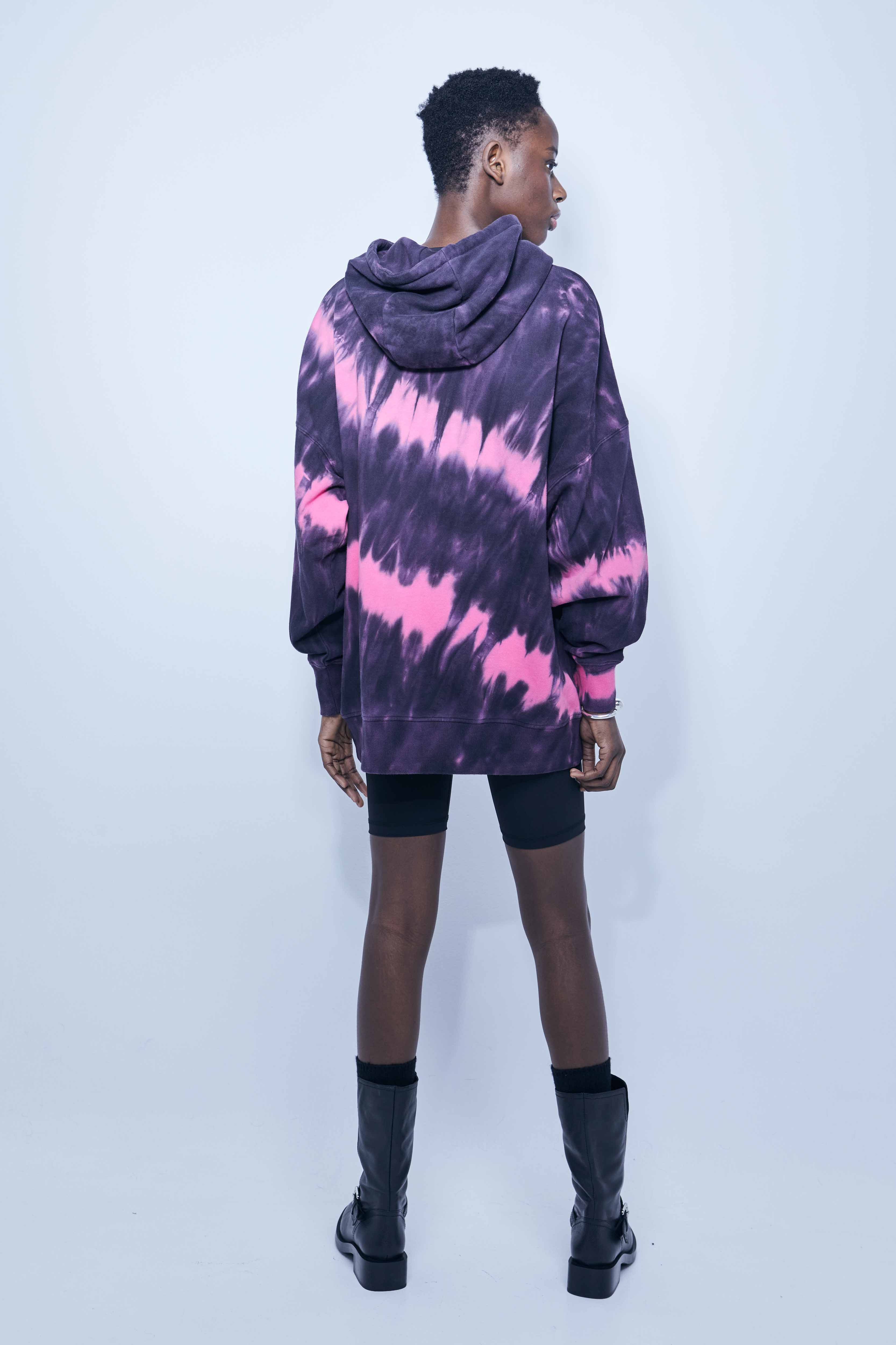 Washed long-sleeved hooded sweatshirt with tie-dye effect. Contrast combined print and embroidery detail on the front. Kangaroo pocket. Rib finishes.