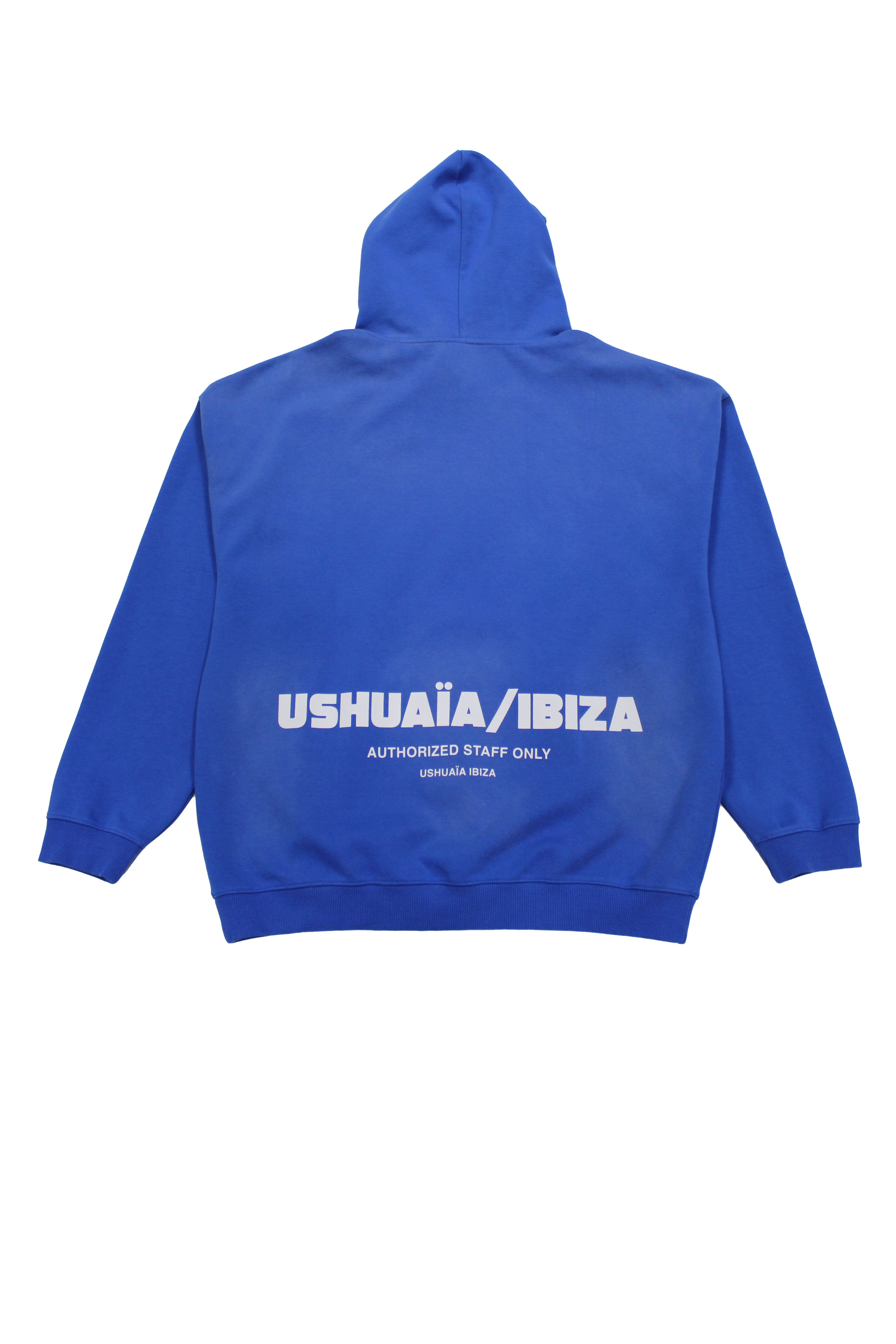 Oversized sweatshirt with adjustable hood with drawstring and long sleeves washed with enzymatic effect. Contrast combined patch detail on the front and print on the back. Kangaroo pocket on the front. Ribbed finishes.