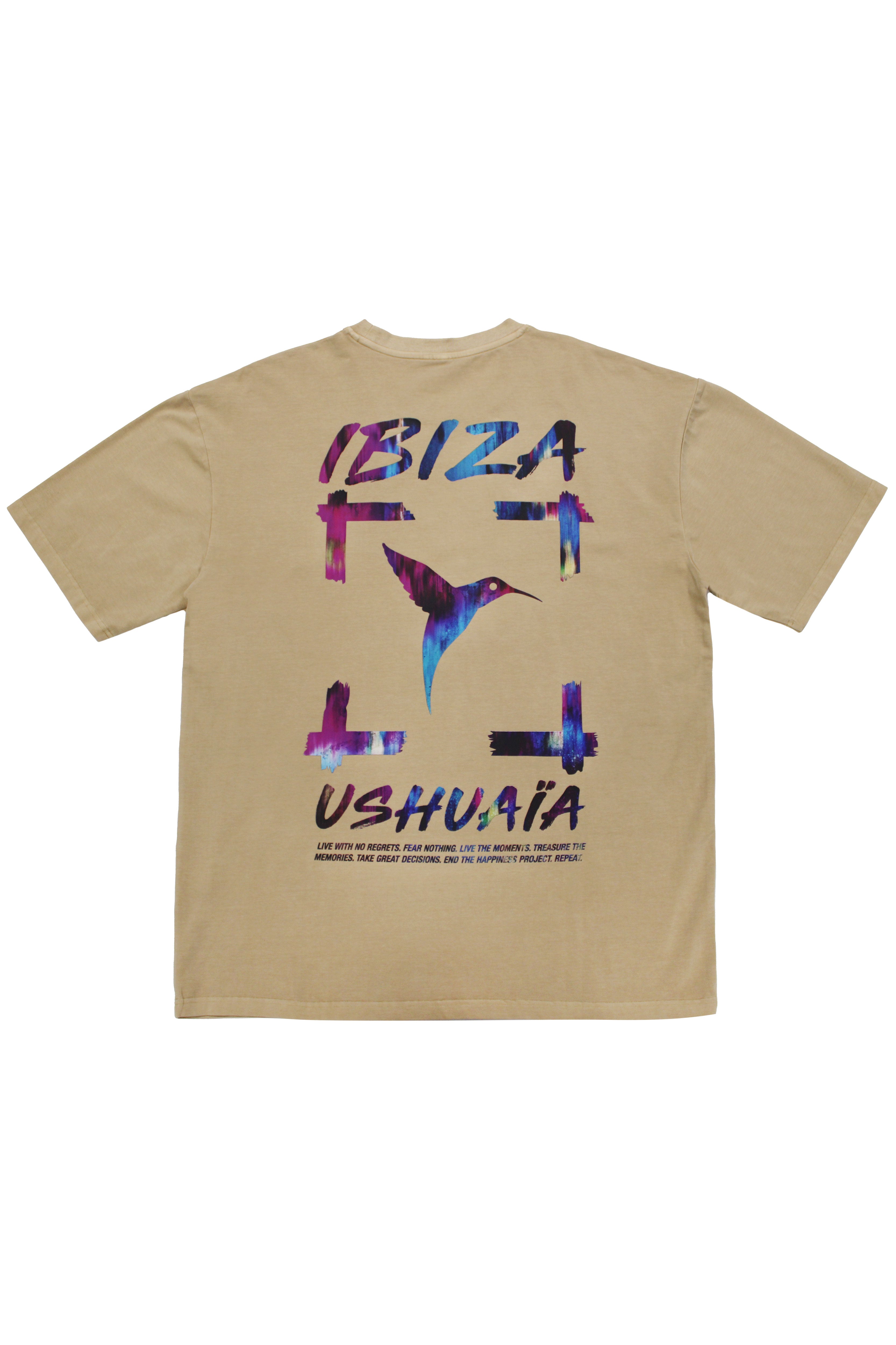 Oversized t-shirt with round neck and short sleeves. Contrast combined print detail on front and back.