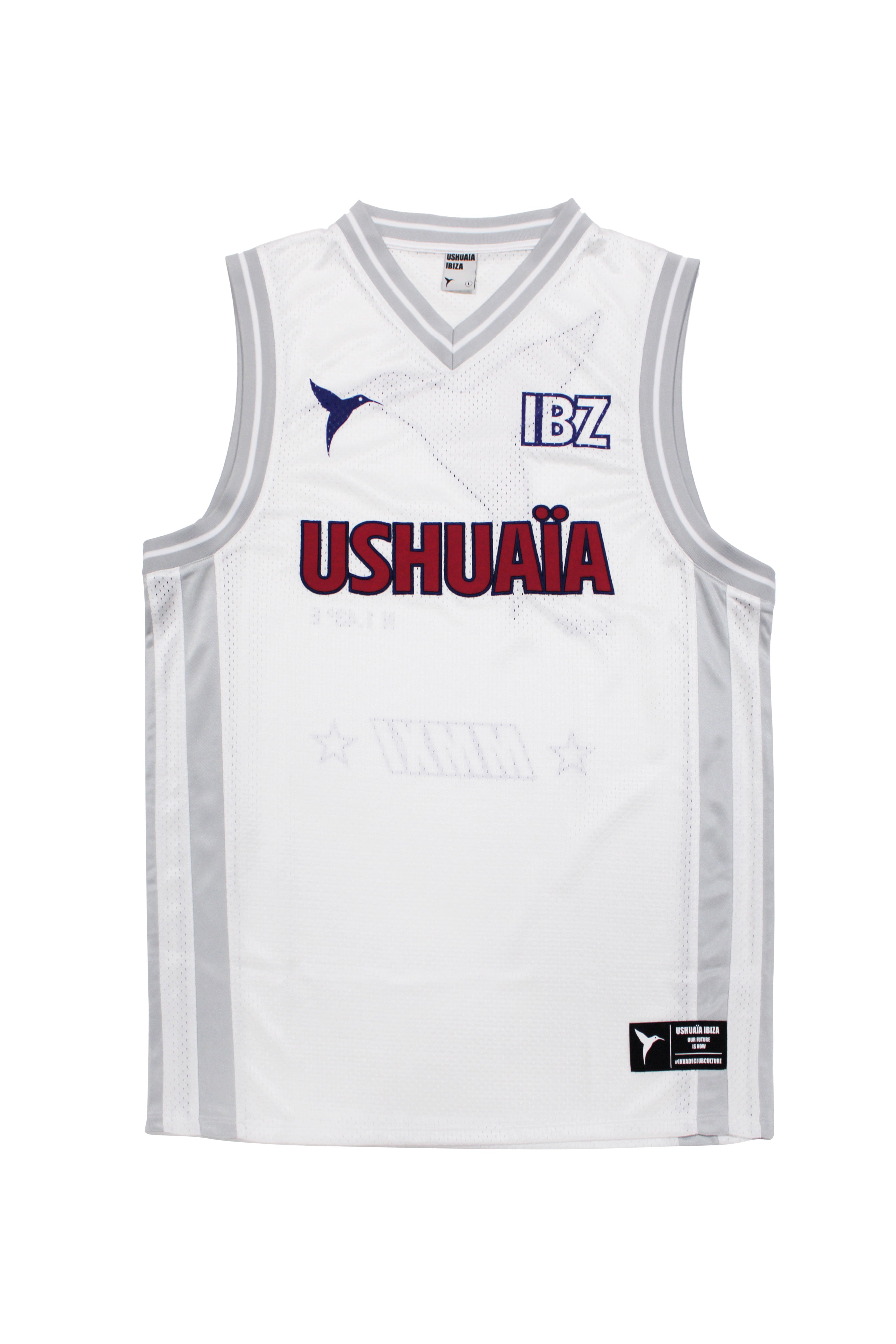 Basketball shirt made of mesh fabric, lightweight and breathable. Round neck and ribbed armhole sleeves. Contrast combined print and application detail on front and back. Patch on the front.