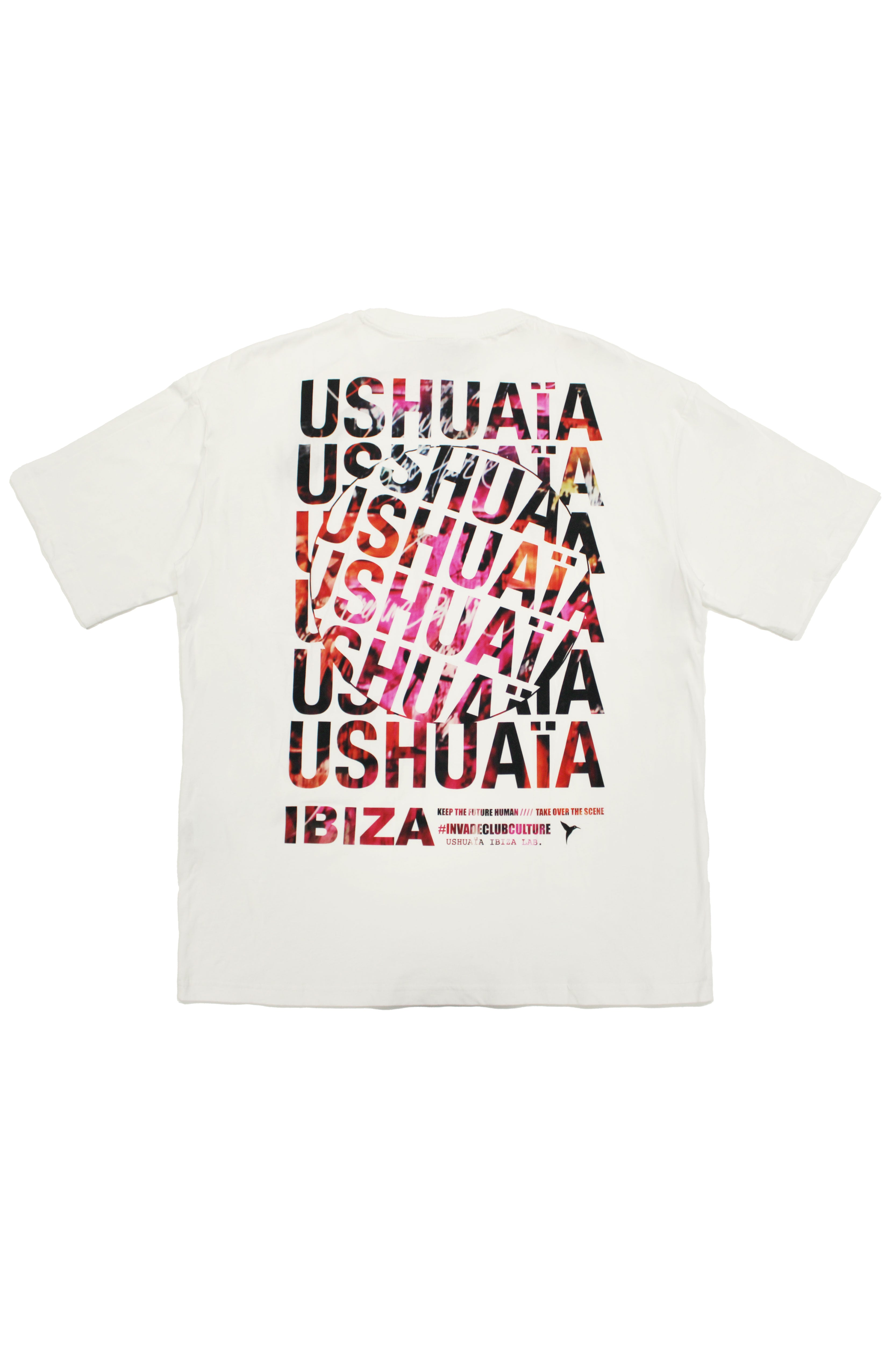 Oversized t-shirt with round neck and short sleeves. Contrast combined print detail on front and back