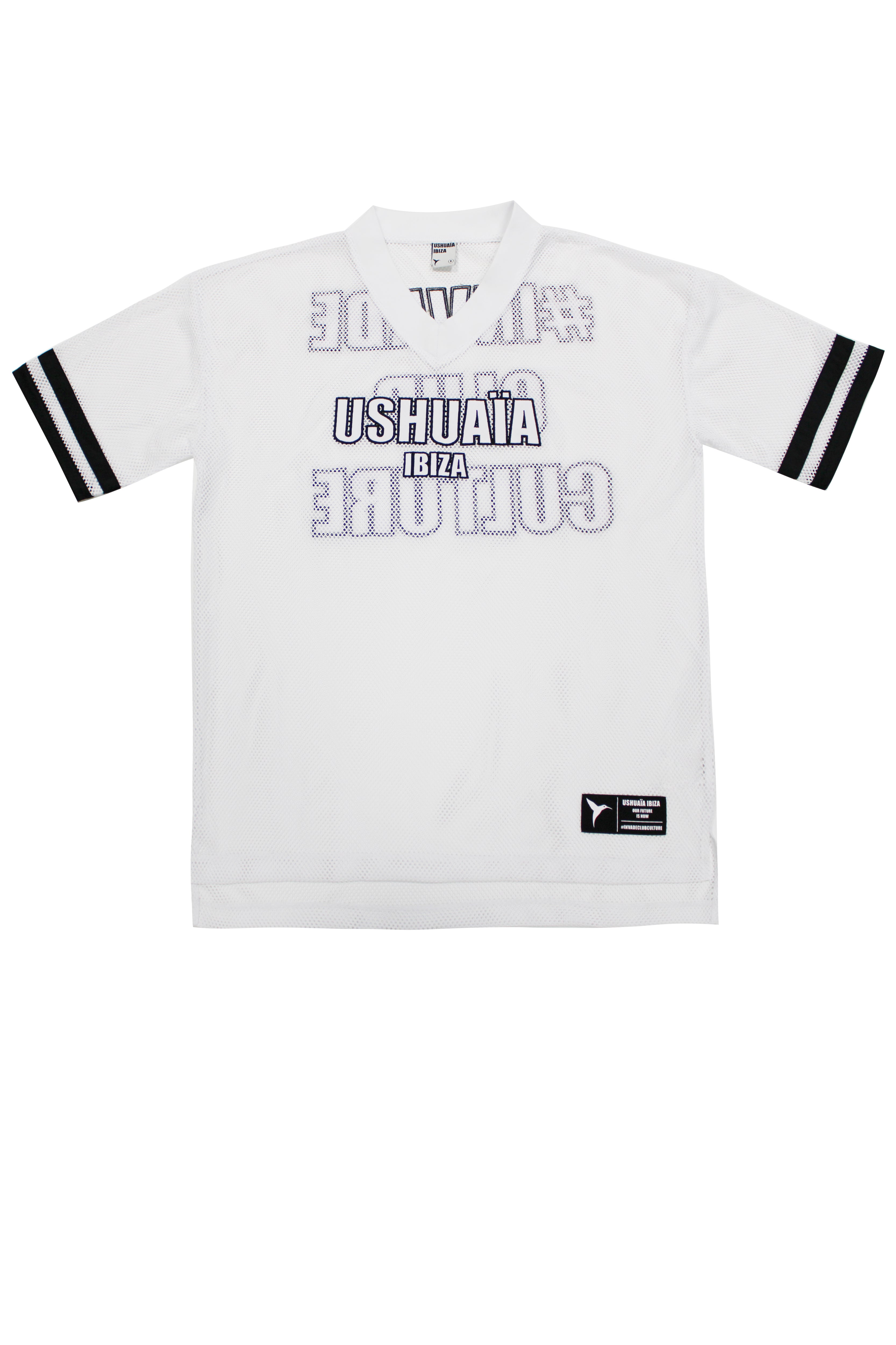 Rugby-inspired oversized T-shirt with jacquard detail for a bold streetwear look. Perfect for Ibiza summer vibes. Shop the trend now!