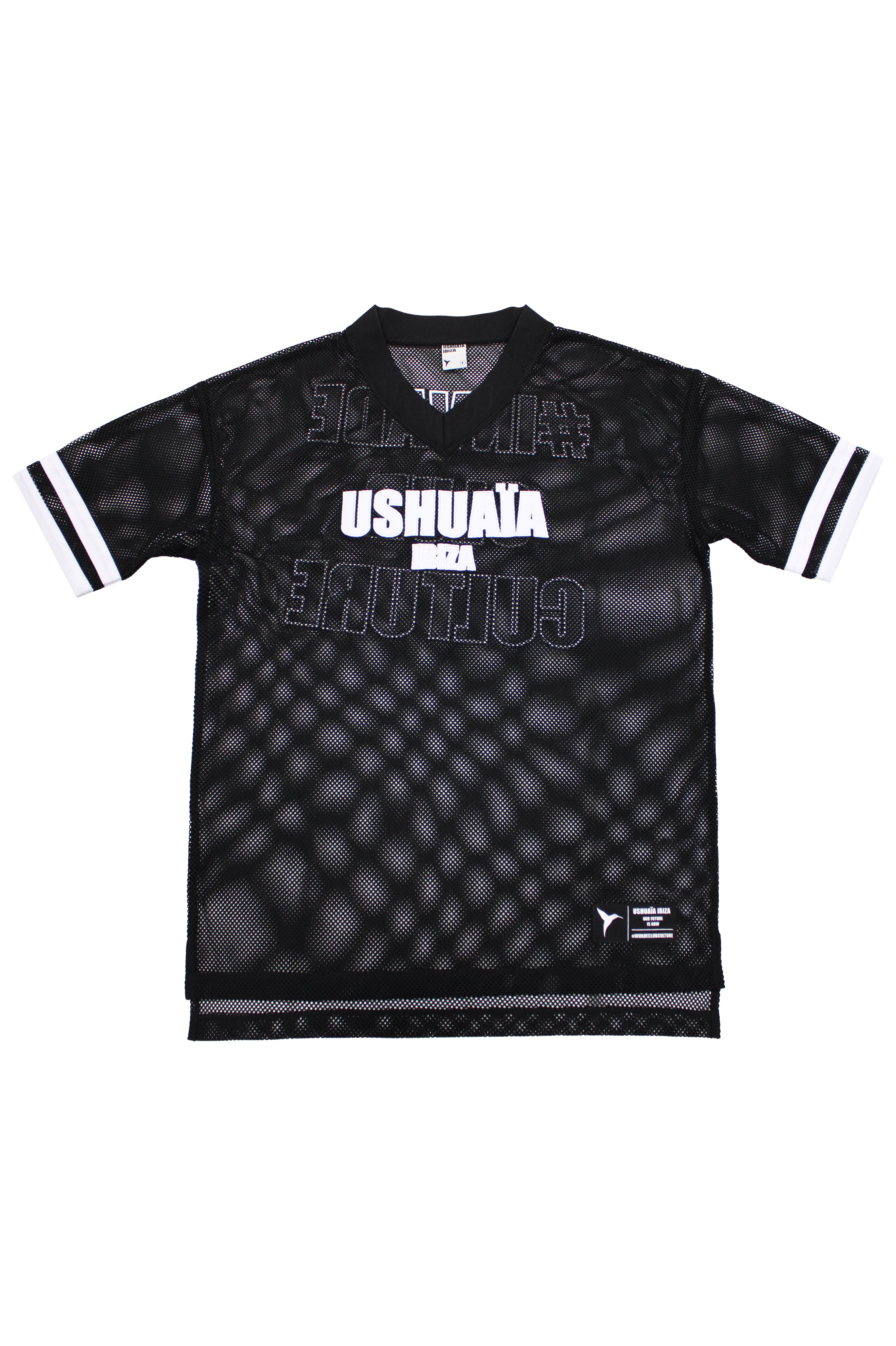 Ruby style t-shirt with V-neck and short sleeves made of mesh fabric, lightweight and breathable. Embroidered application detail combined with contrast on front and back. Patch on the front.