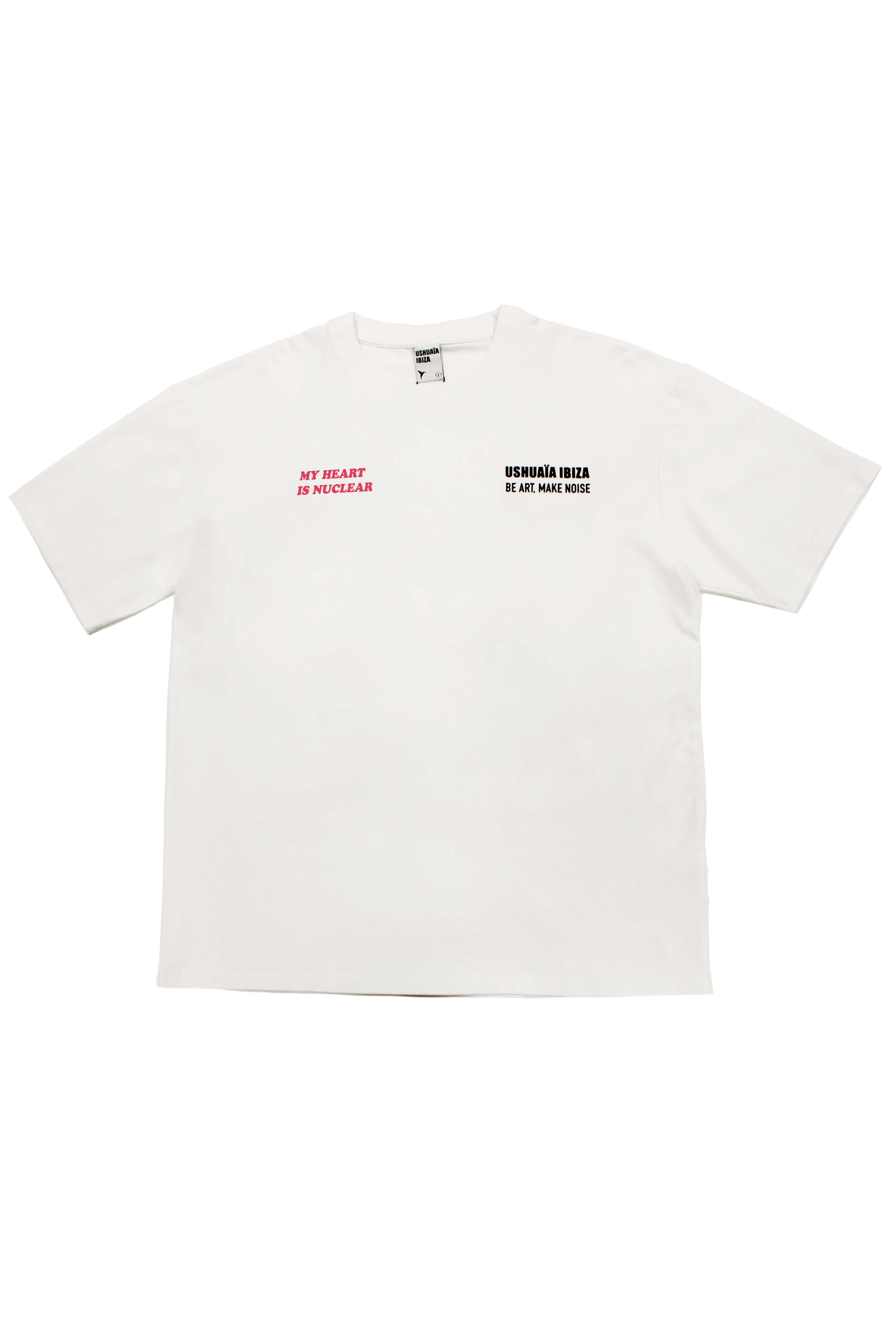 Oversize plus t-shirt with round neck and short sleeves. Contrast combined print detail on front and back.
USHUAÏA x ANDREA MARCACCINI