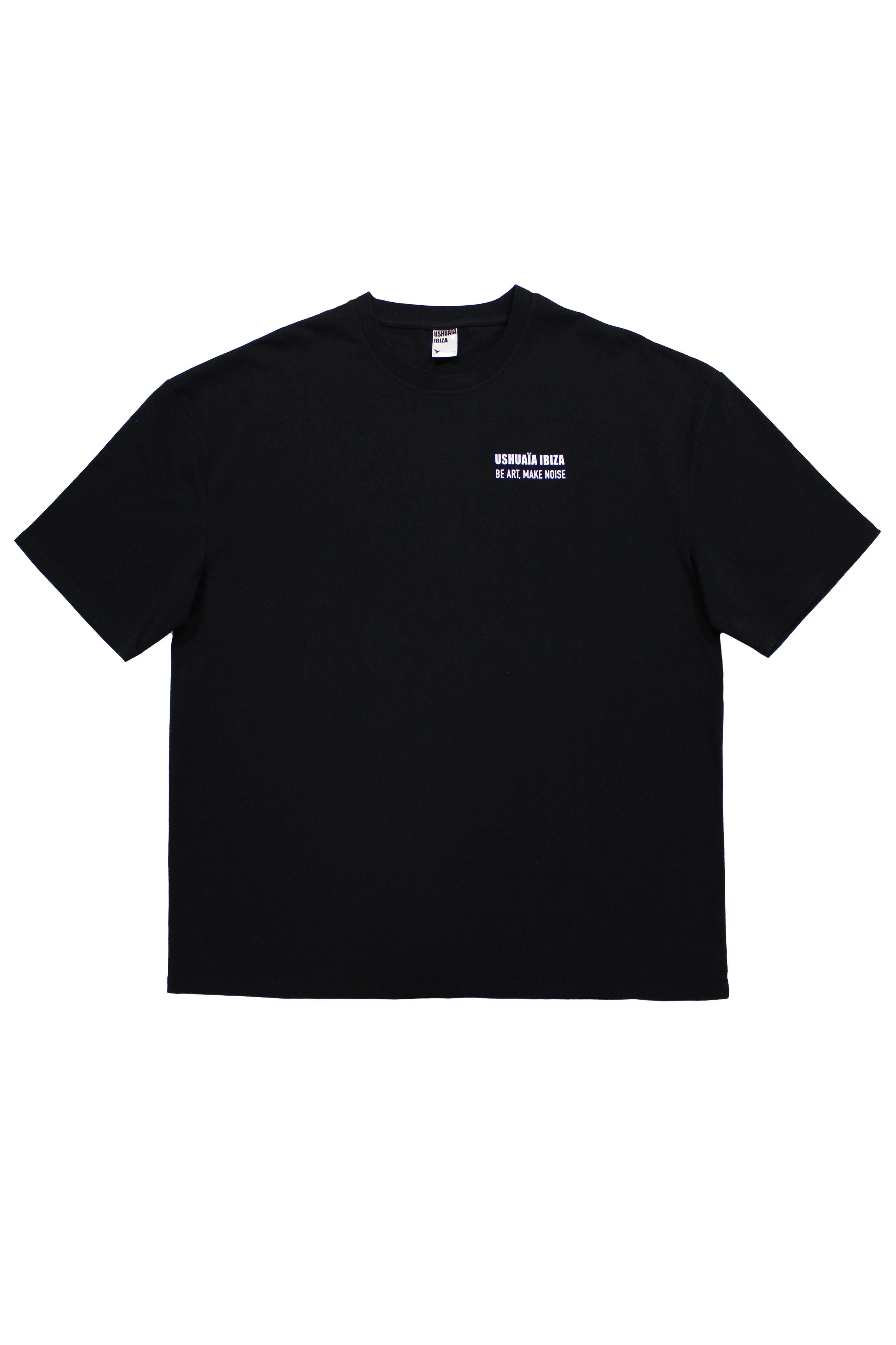 Oversize plus t-shirt with round neck and short sleeves. Contrast combined print detail on front and back.
USHUAÏA x ANDREA MARCACCINI