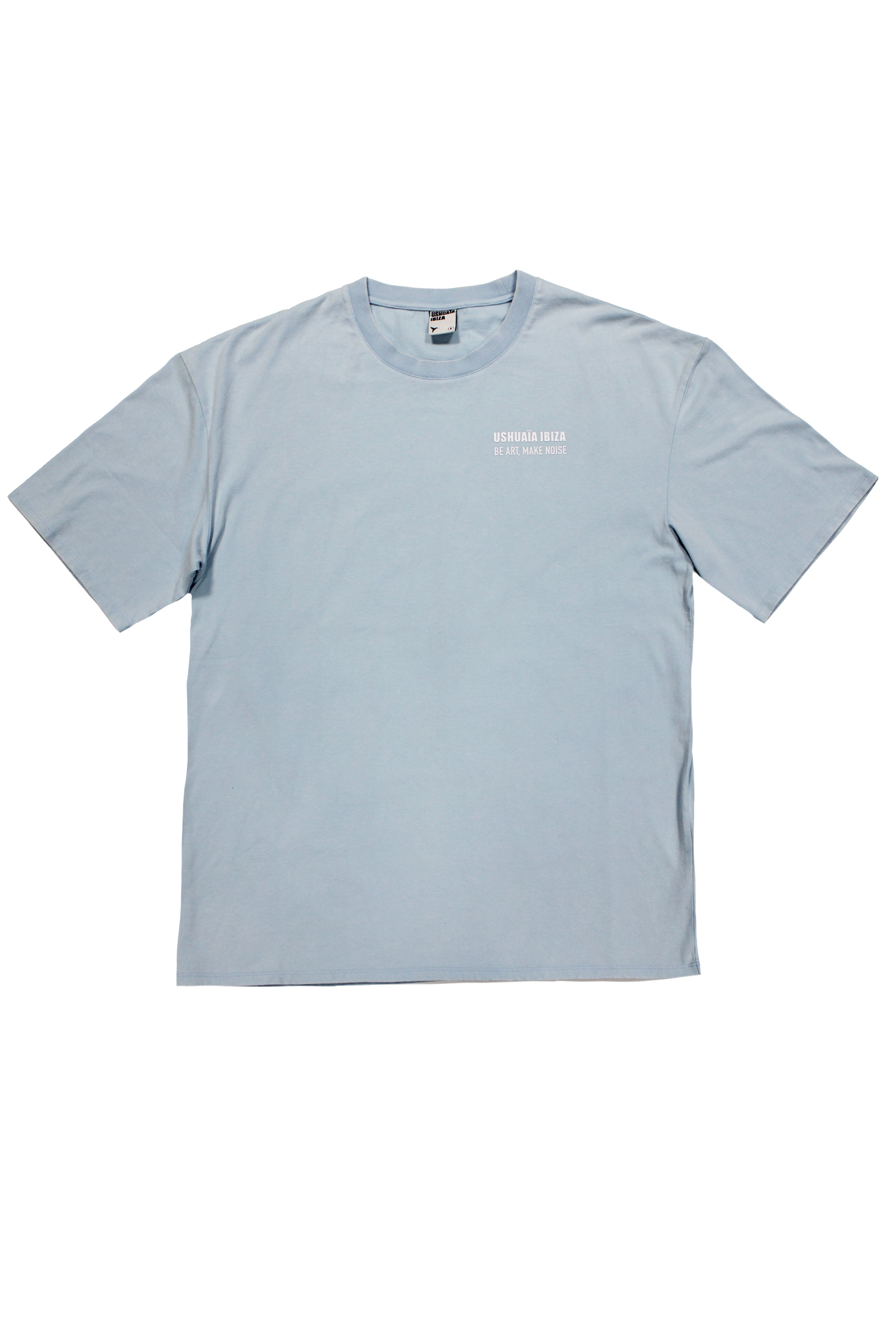 Oversized T-shirt with a crew neck and short sleeves, washed with a fade-out effect. Contrasting combined print detail on the front and back.
USHUAÏA x ANDREA MARCACCINI