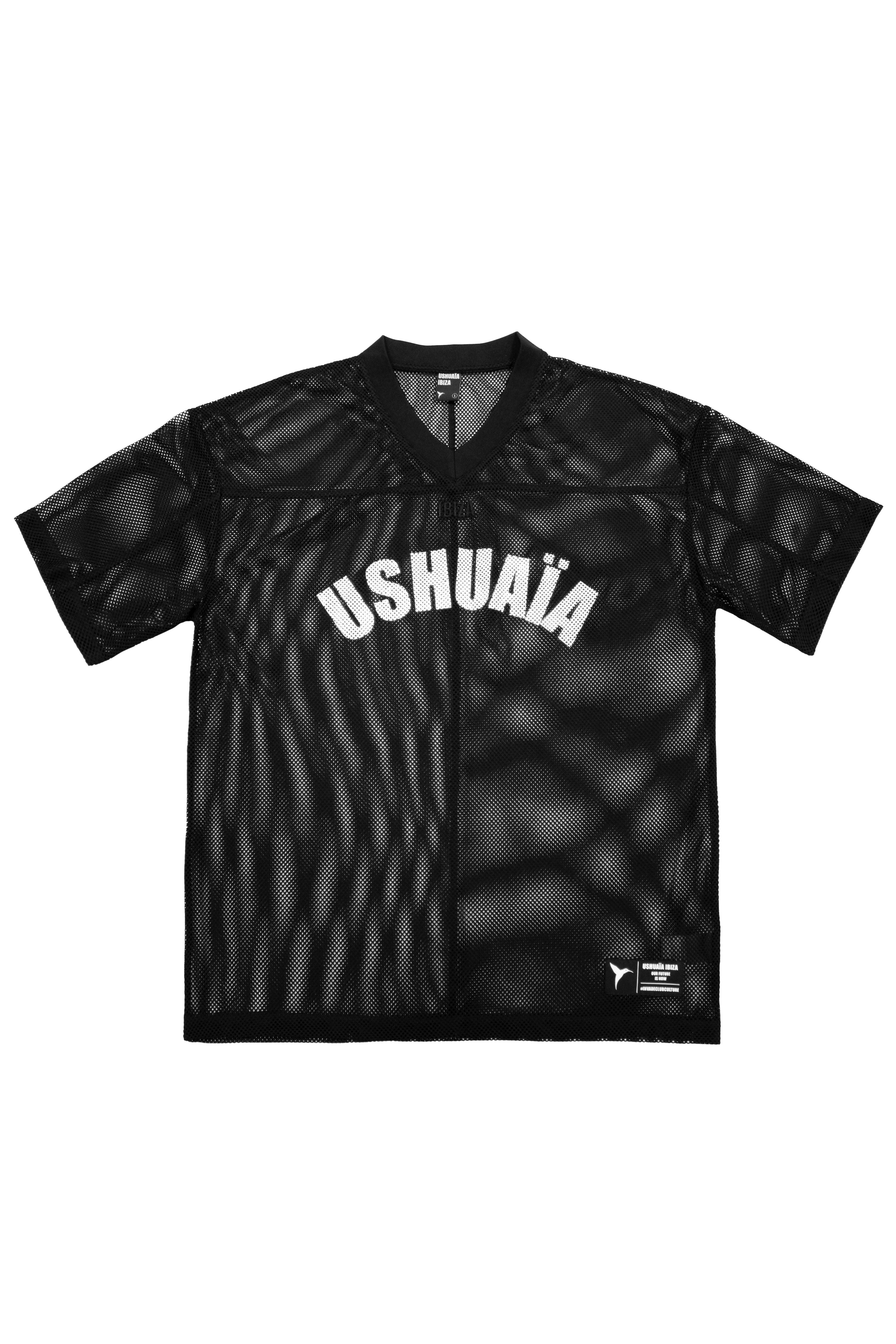 Rugby style t-shirt made of mesh fabric, light and breathable. V-neck and short sleeves. Contrasting embroidery and print detail on the front. Central seam on the back.