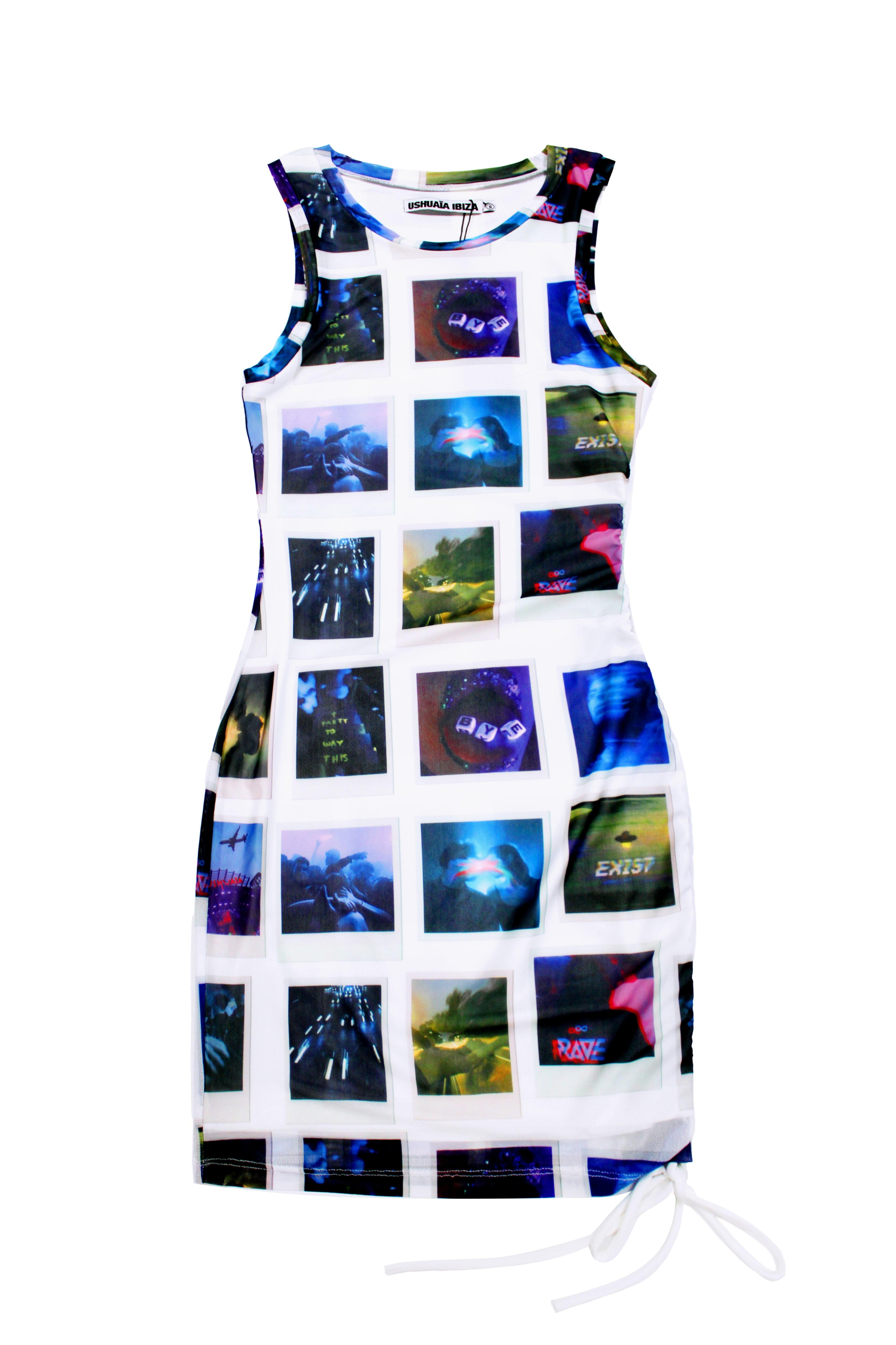 Elastic printed dress with round neck lining and armhole sleeves. Adjustable height with adjustable side gathers.