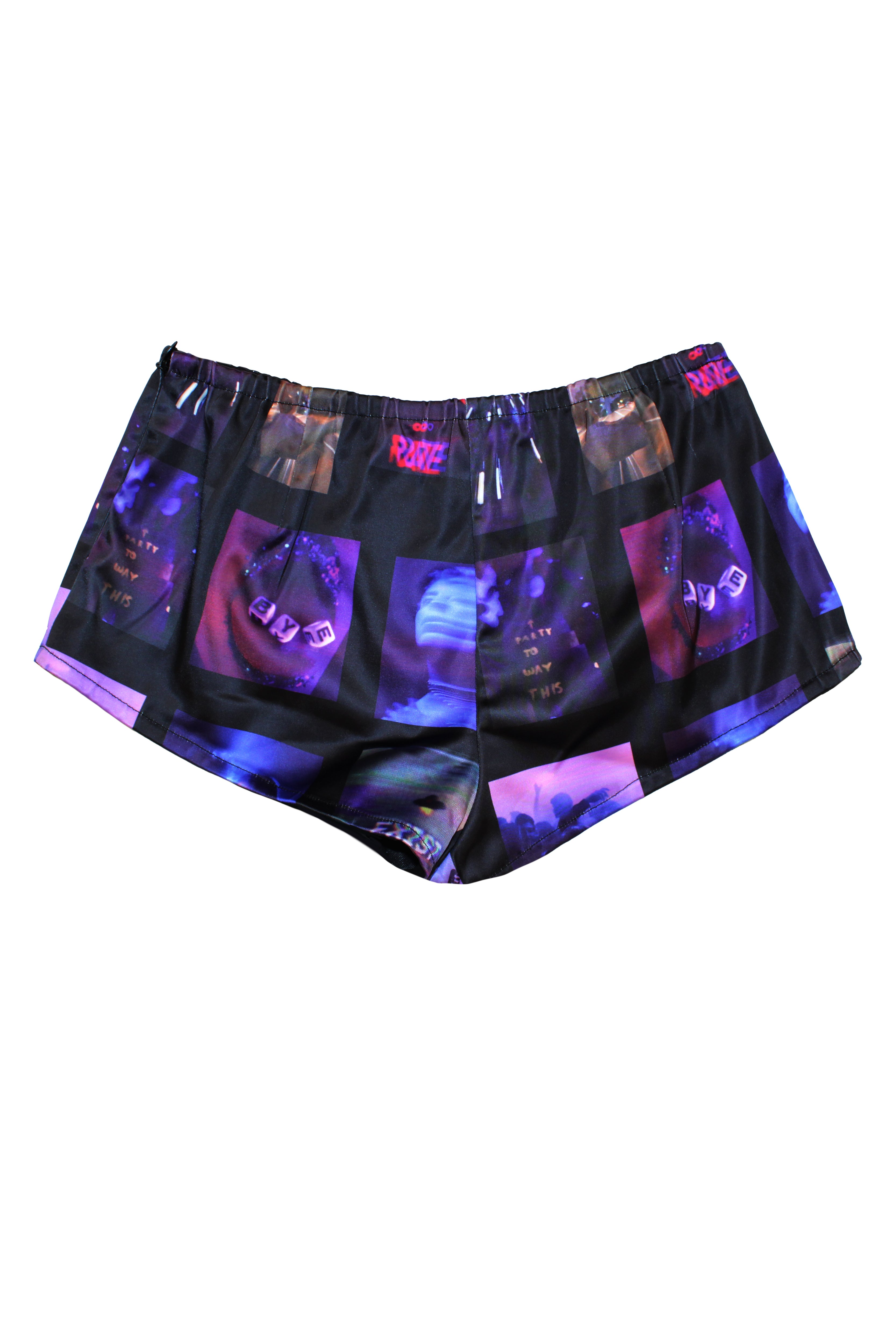 Printed culotte shorts in satin fabric. Features a bow detail with metallic embellishment. Side closure with invisible zipper and hook