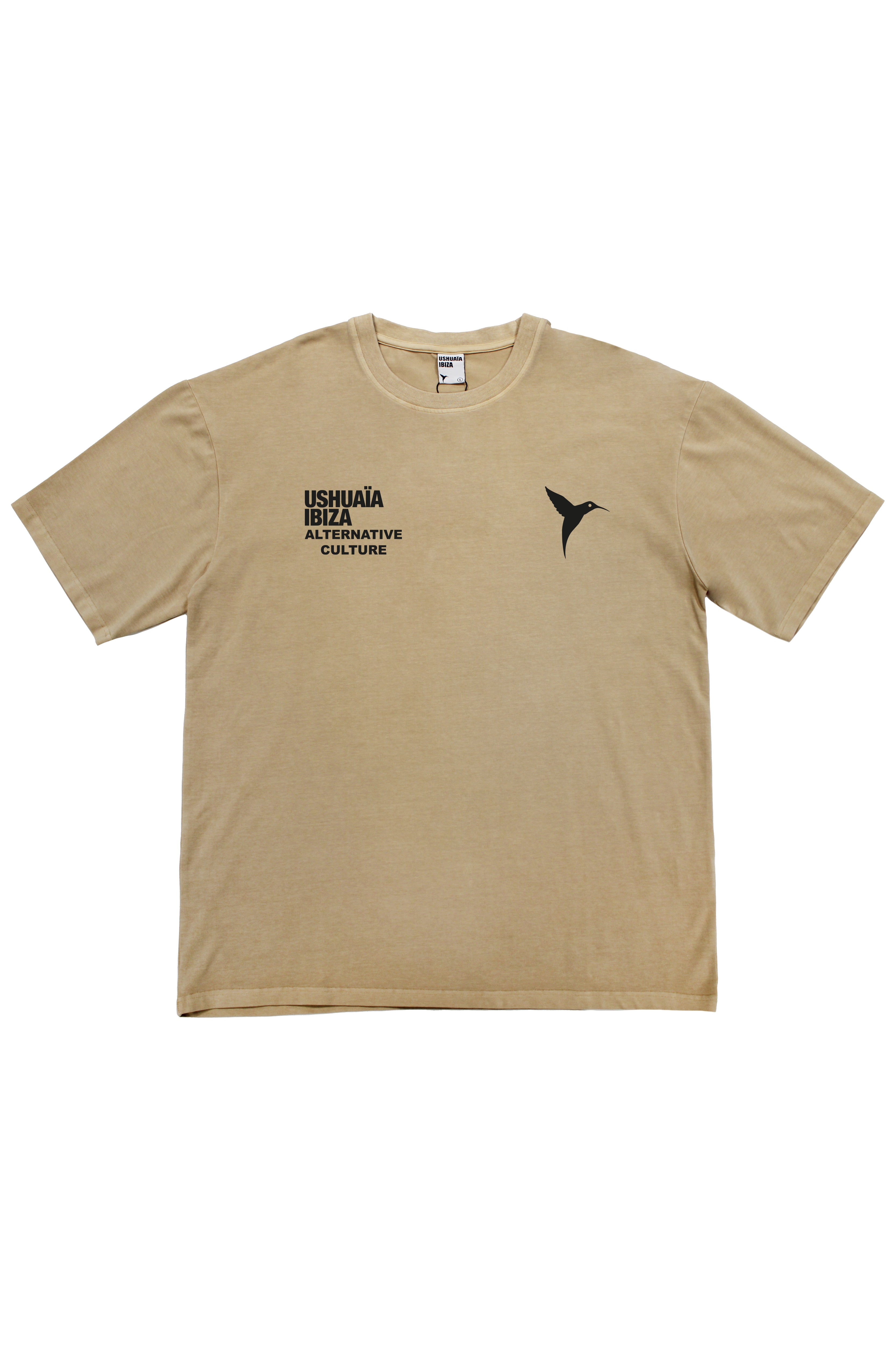 Regular fit t-shirt with round neck and washed short sleeves with fade out effect. Contrast combined print detail on the front.