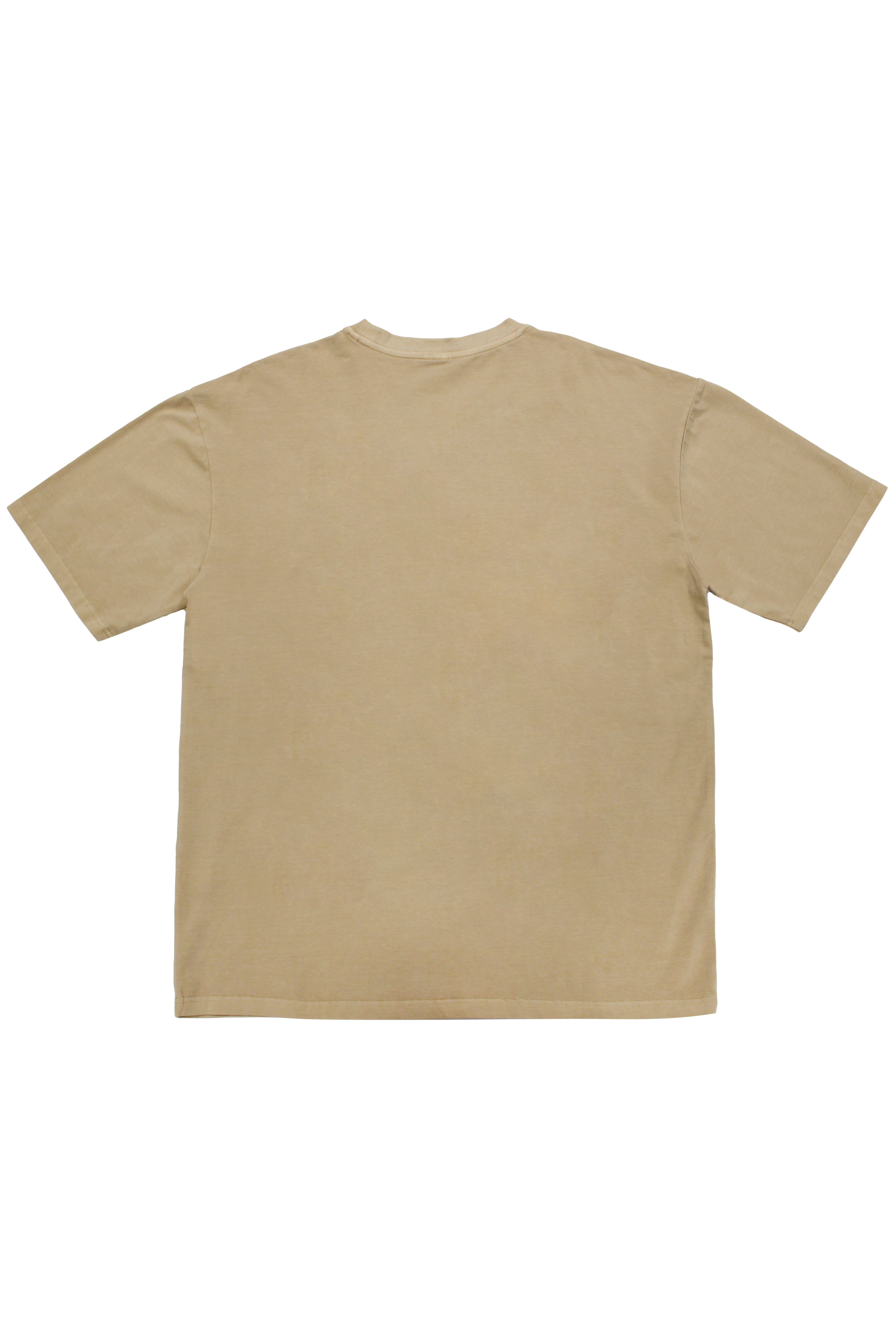 Regular fit t-shirt with round neck and washed short sleeves with fade out effect. Contrast combined print detail on the front.