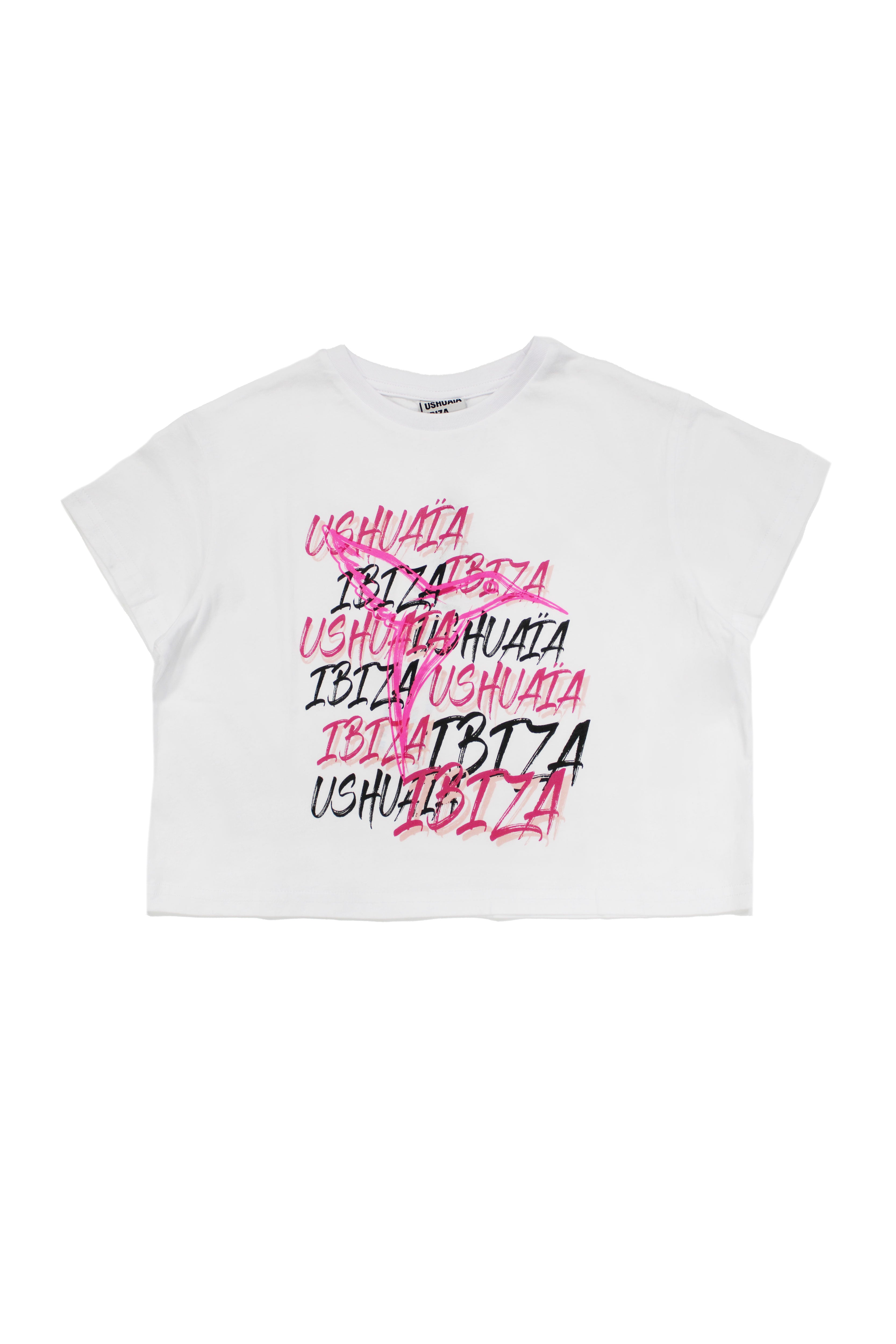 Cropped round neck and short sleeve t-shirt. Contrast combined print detail on the front.
COMPOSITION:
50% Cotton 50% Modal