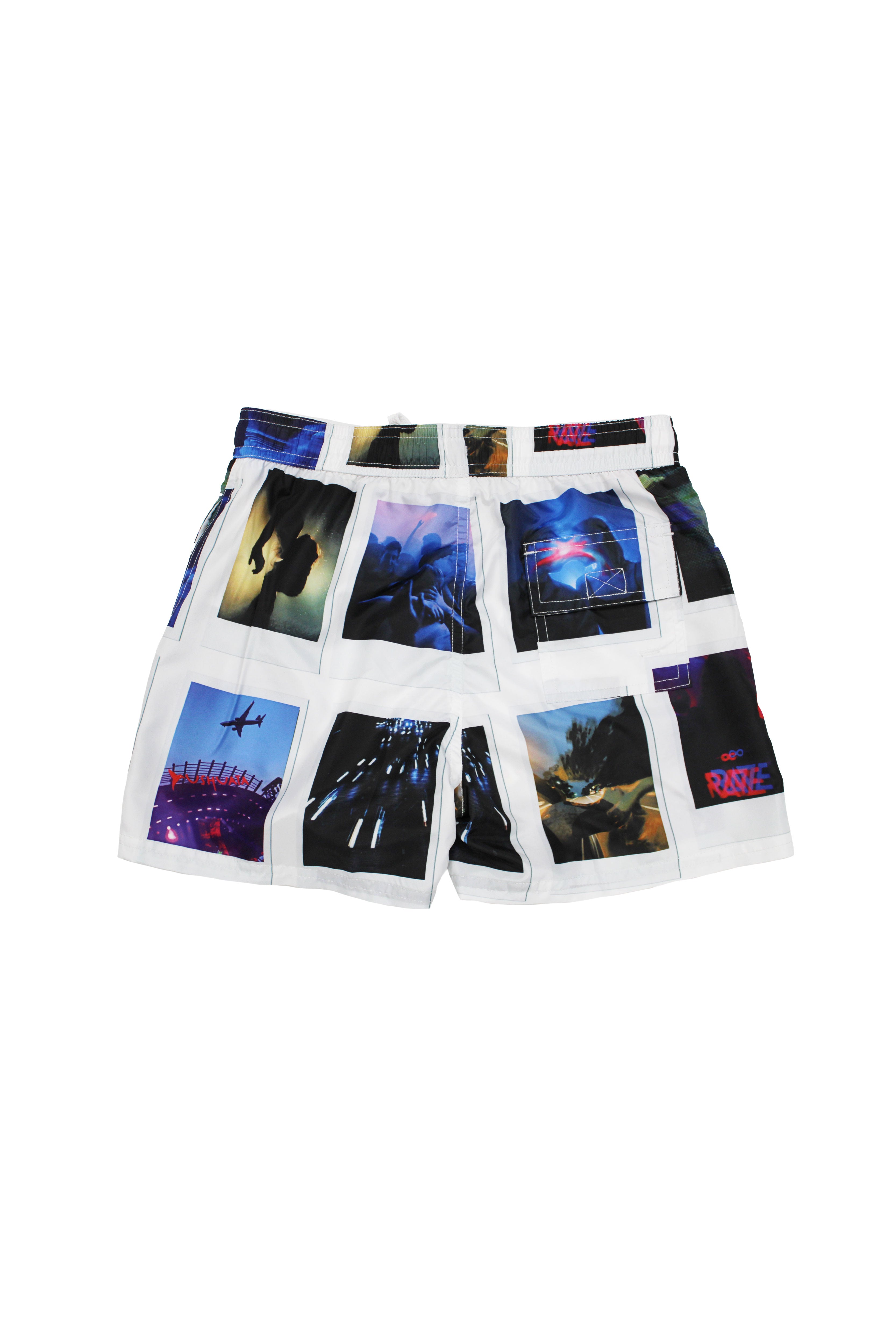 Swimsuit made of technical fabric. Adjustable elastic waistband with drawstring. Side pockets, rubberized application detail on the front and patch pocket on the back. Inner lining.