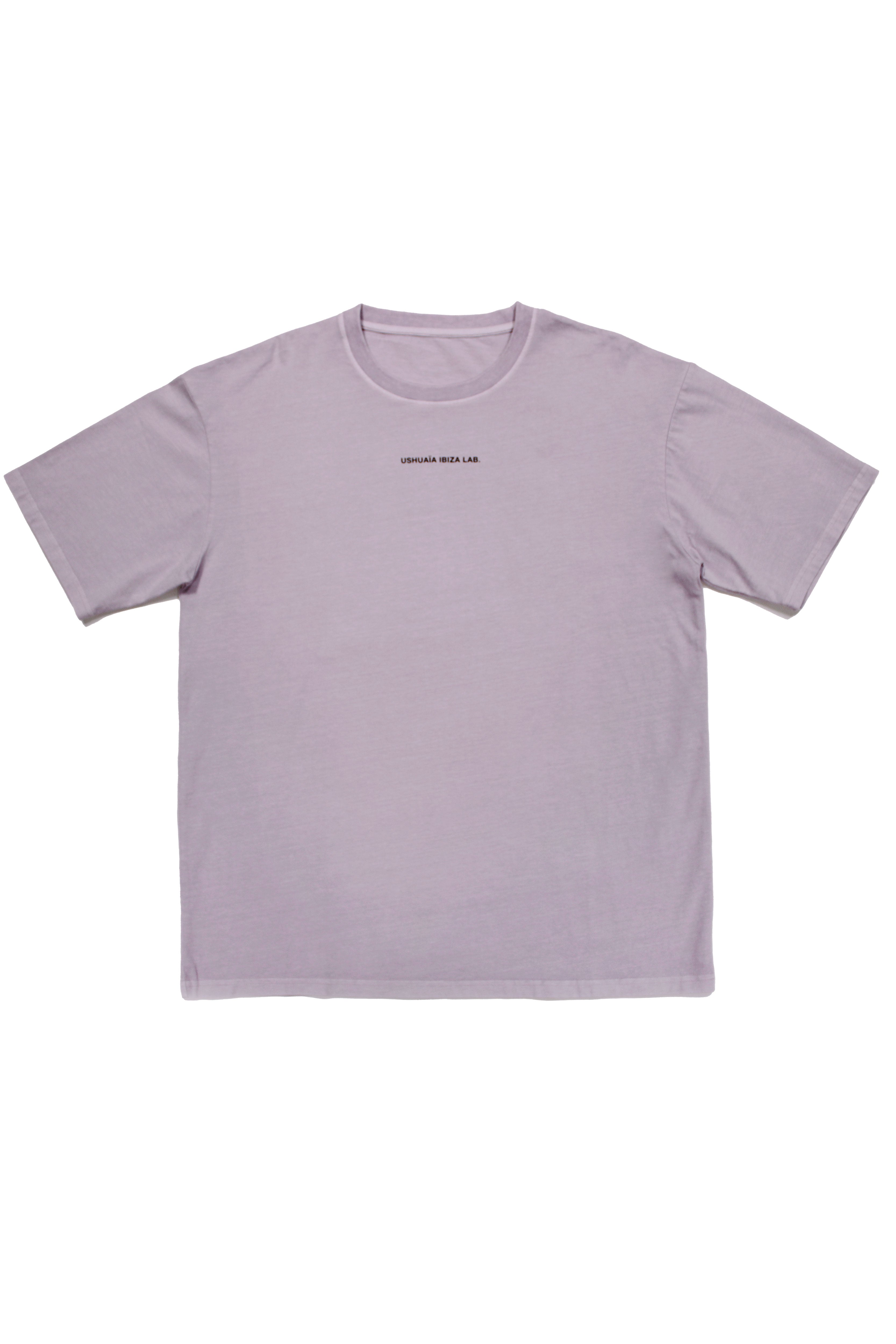 Oversized t-shirt with round neck and short sleeves. Contrast combined print detail on front and back.