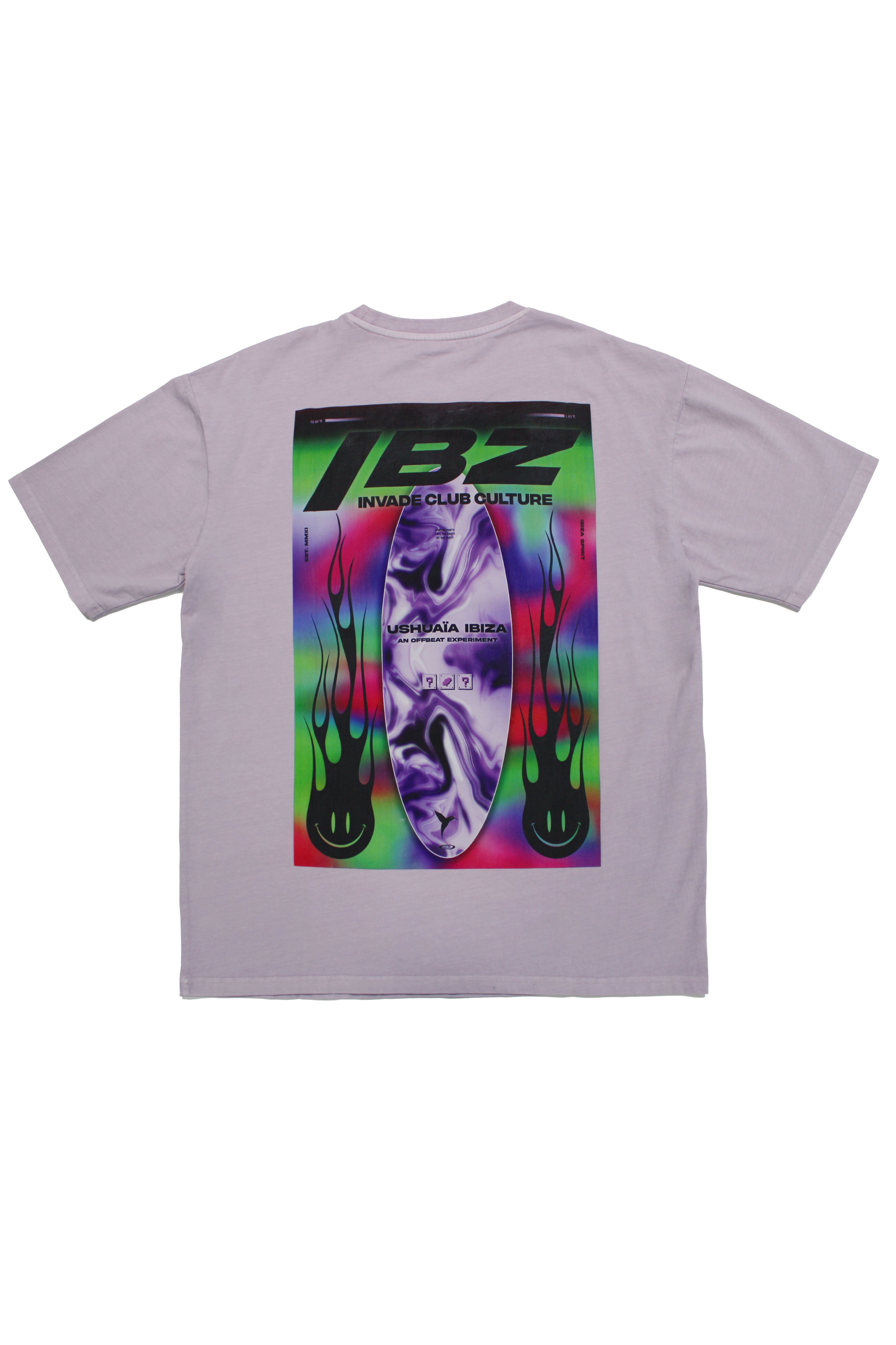 Oversized t-shirt with round neck and short sleeves. Contrast combined print detail on front and back.