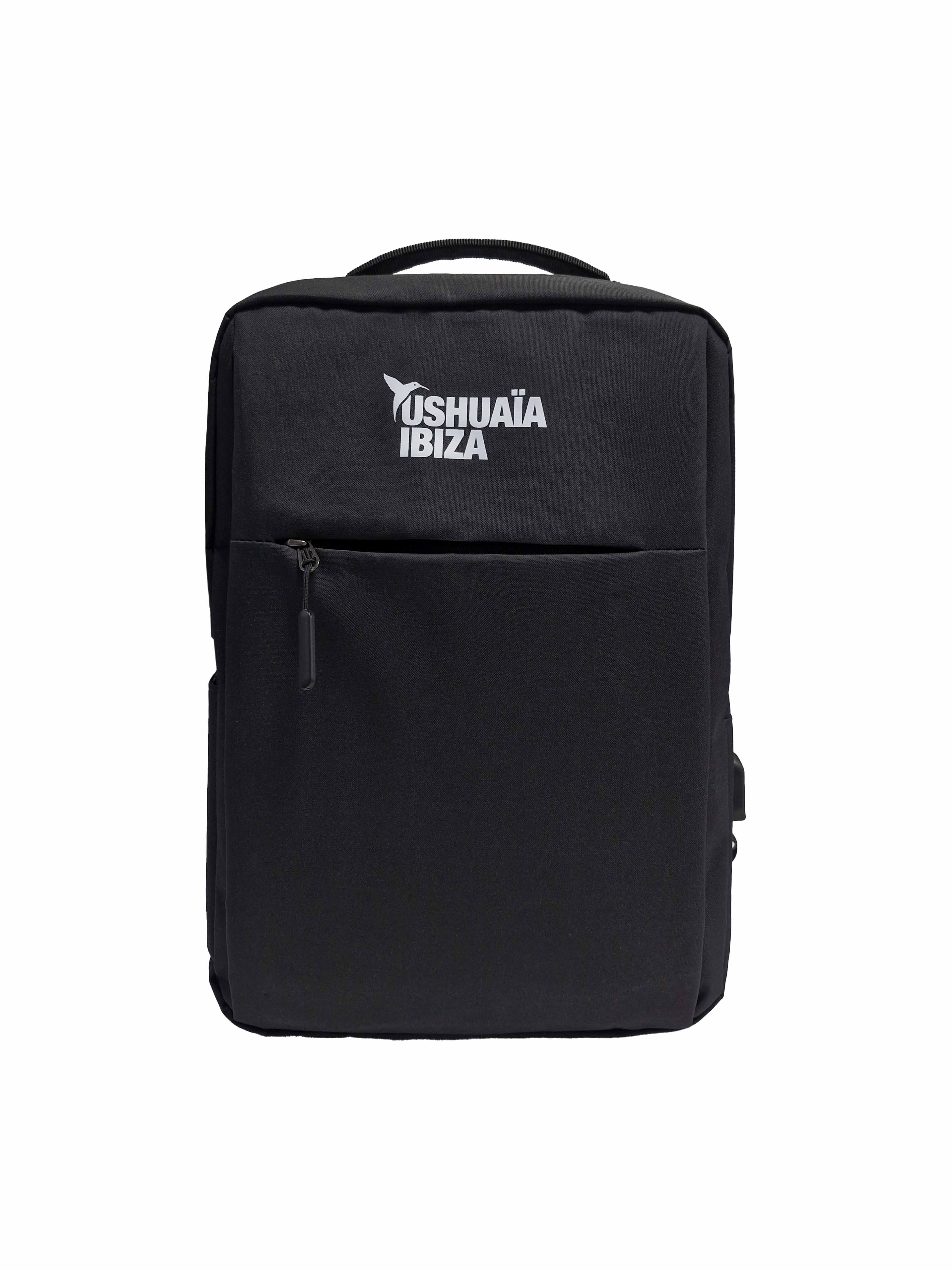 Official Ushuaïa Ibiza laptop backpack.
COMPOSITION:
Made from high-resistance 600D polyester, with a semi-rigid structure and soft-touch finish
Padded back panel and adjustable shoulder straps for enhanced comfort
Front zip pocket and main compartment with dual zipper closure
Built-in side USB port for external charging connection (power bank not included)
Minimalist and functional design, ideal for work, university, or travel