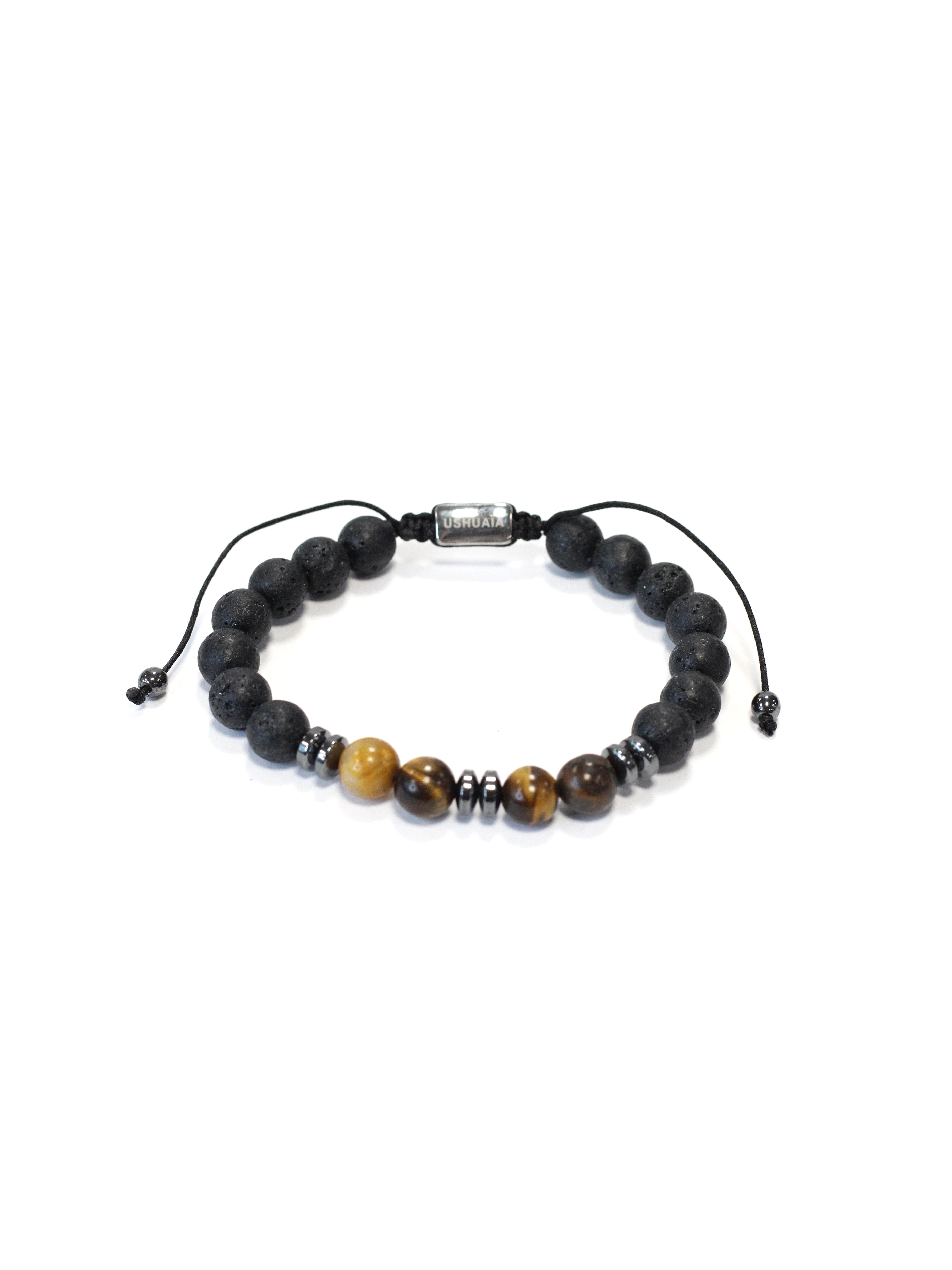 Adjustable bracelet with waxed cord. Volcanic stone beads combined with wood-effect beads. Central metal tag engraved with Ushuaïa logo. Unisex design.
COMPOSITION:
volcanic stone, wood-effect resin, metal alloy, textile cord.