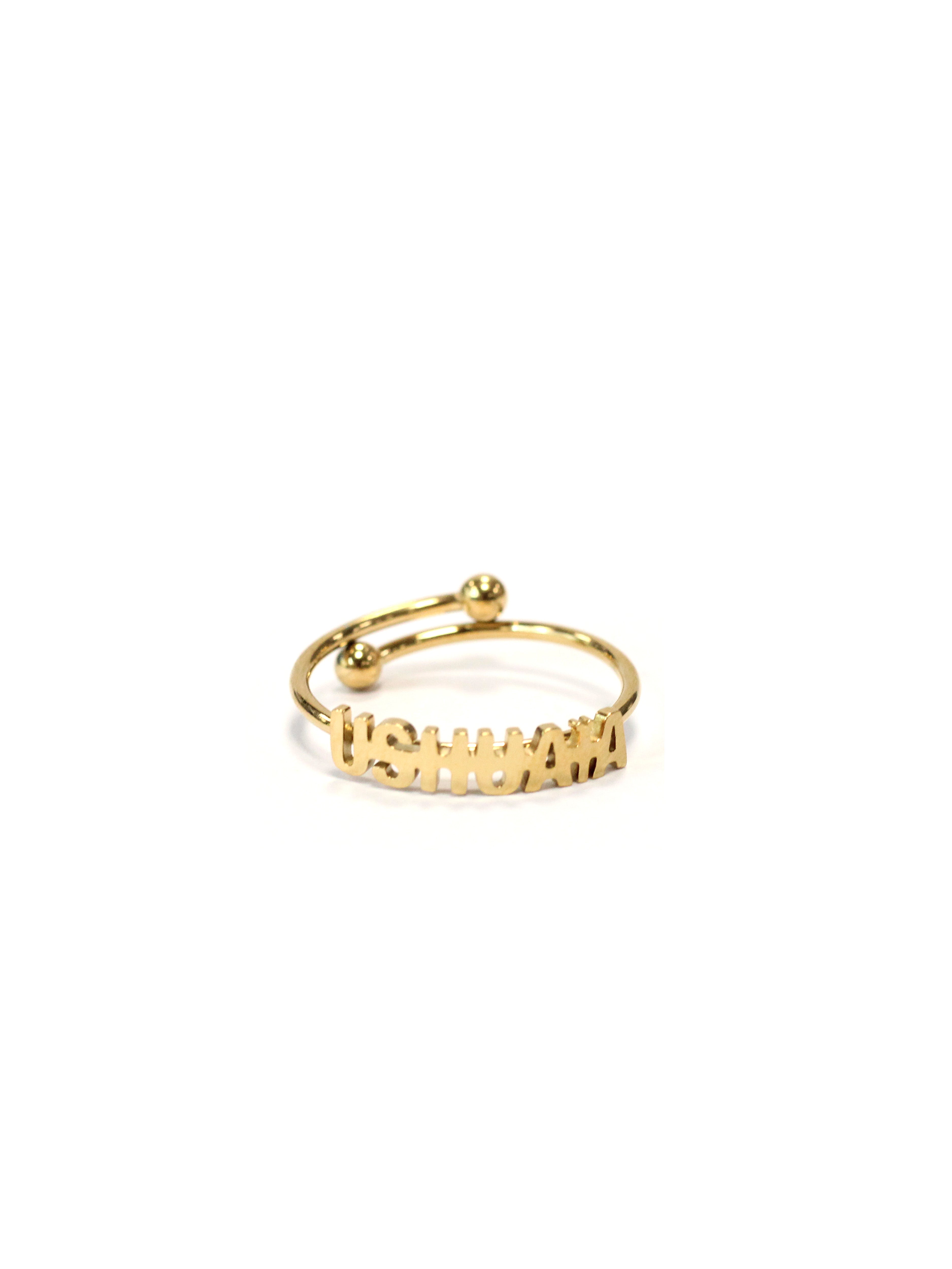 Adjustable metal ring with polished finish. Front cut-out design featuring the USHUAÏA name in capital letters. Available in two finishes: gold and silver. One size fits all.
COMPOSITION:
metal alloy.