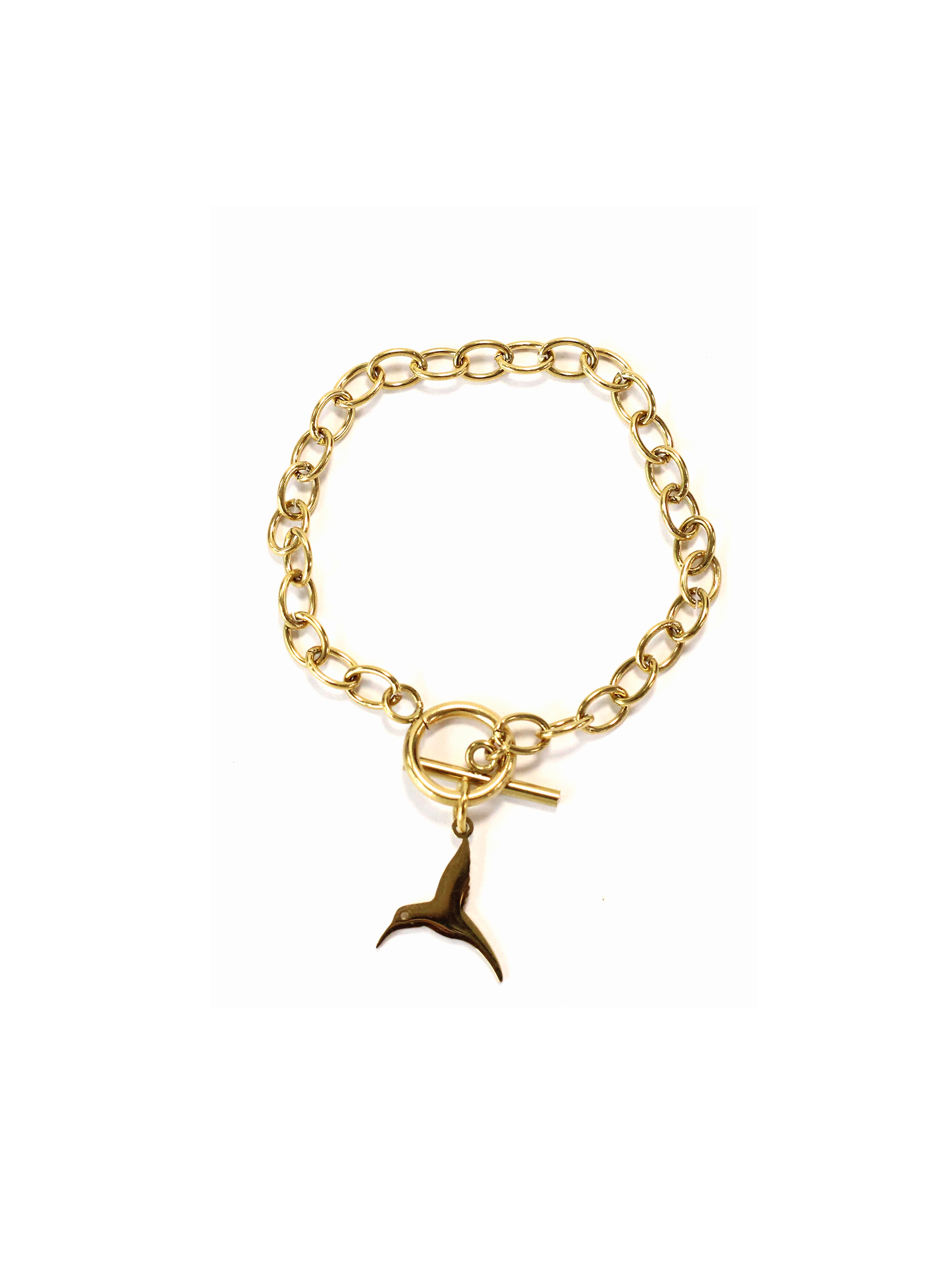 Metal link bracelet with T-bar closure. Includes a hanging Ushuaïa logo charm. Available in silver and gold finishes.
COMPOSITION:
metal alloy.