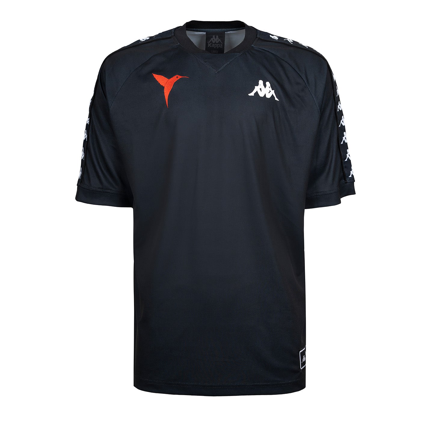 Camiseta de poliéster negra con banda Kappa en las mangas de la colección Kappa x Ushuaïa.