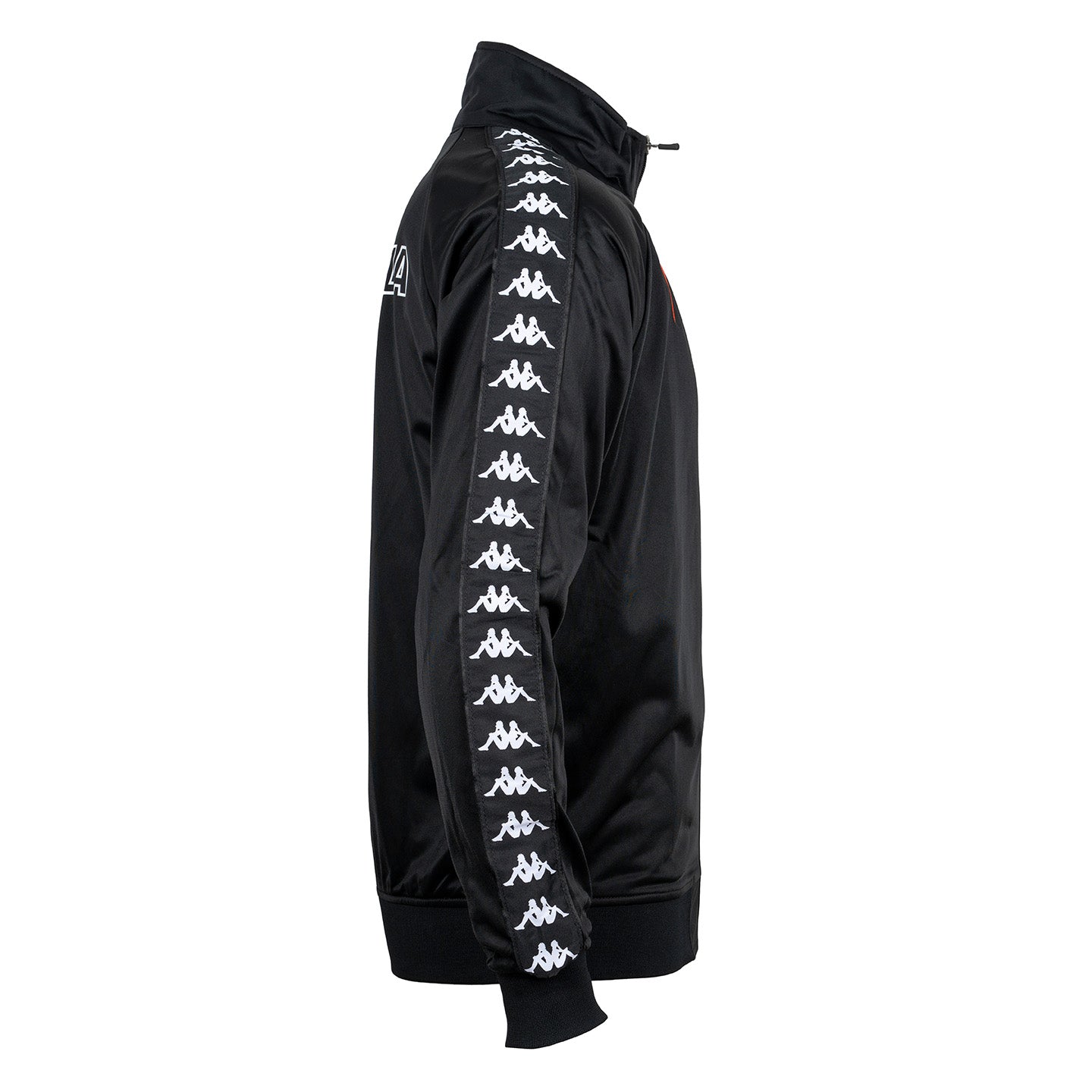 Chaqueta negra con diseño minimalista y bandas laterales de Kappa, colección Kappa x Ushuaïa.