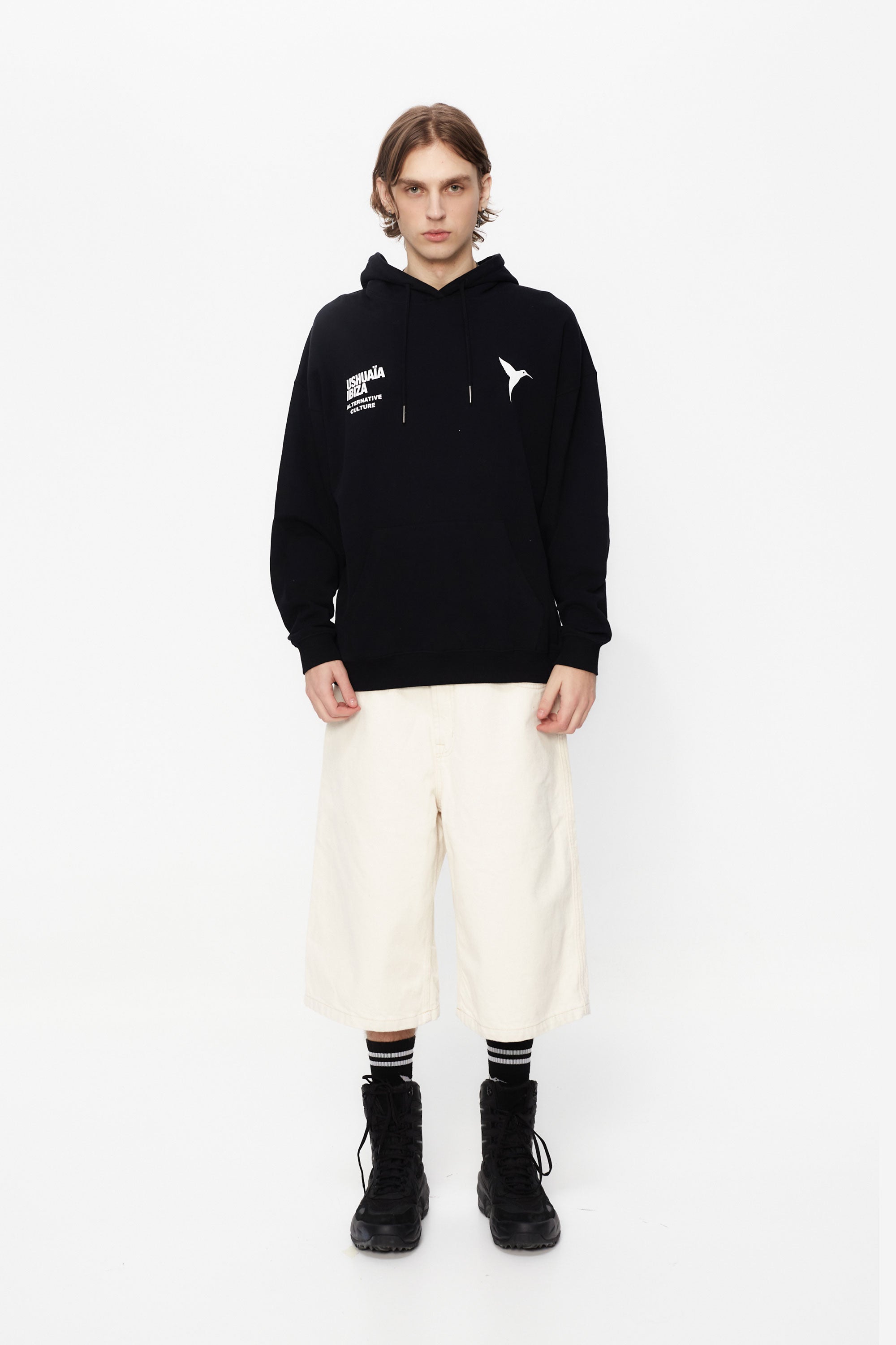 Oversized sweatshirt with adjustable hood with drawstring and washed long sleeves with peach effect. Contrast combined print detail on the front. Kangaroo pocket on the front. Ribbed finishes.