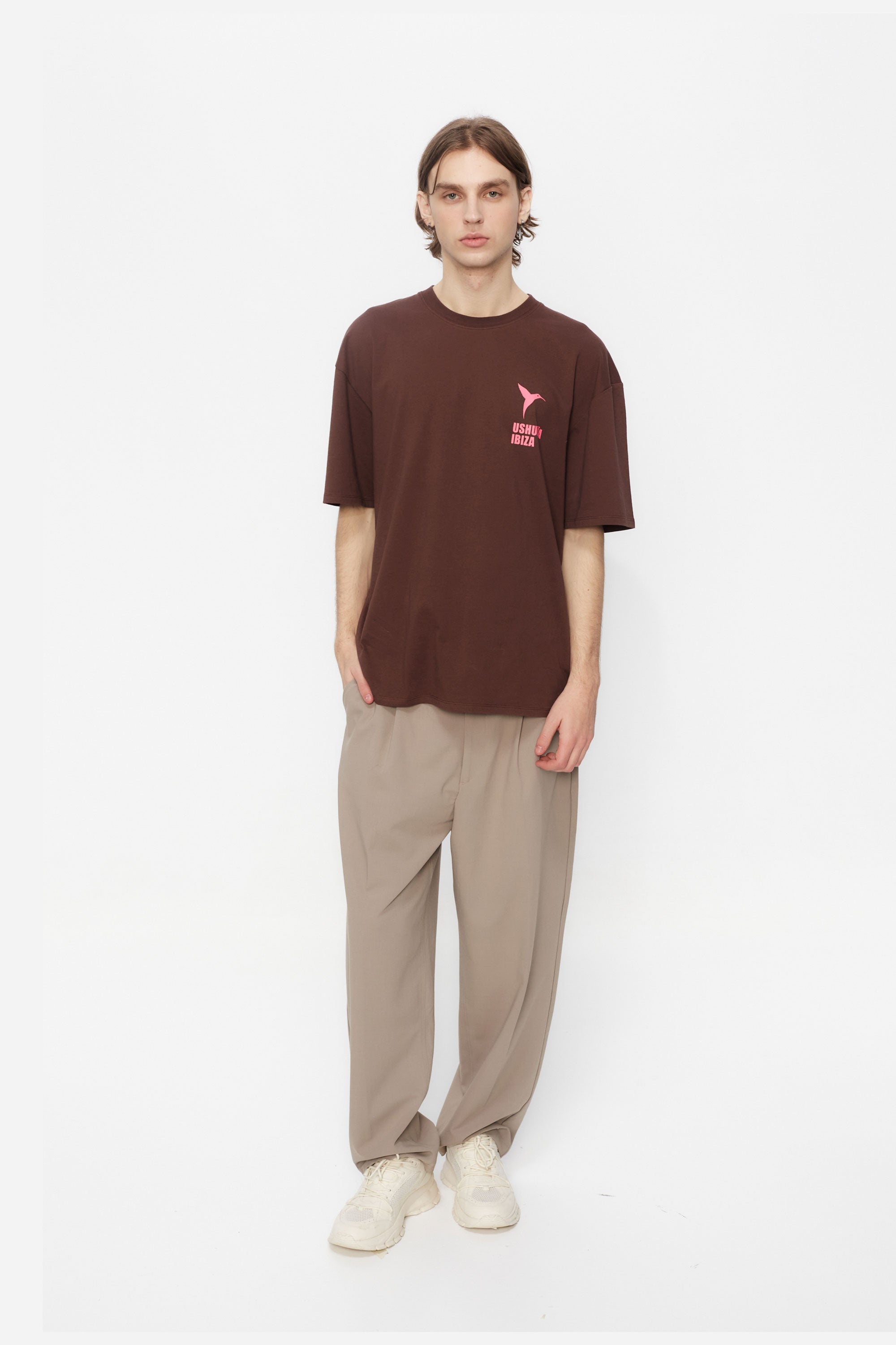 Oversized t-shirt with round neck and short sleeves. Contrast combined print detail on front and back