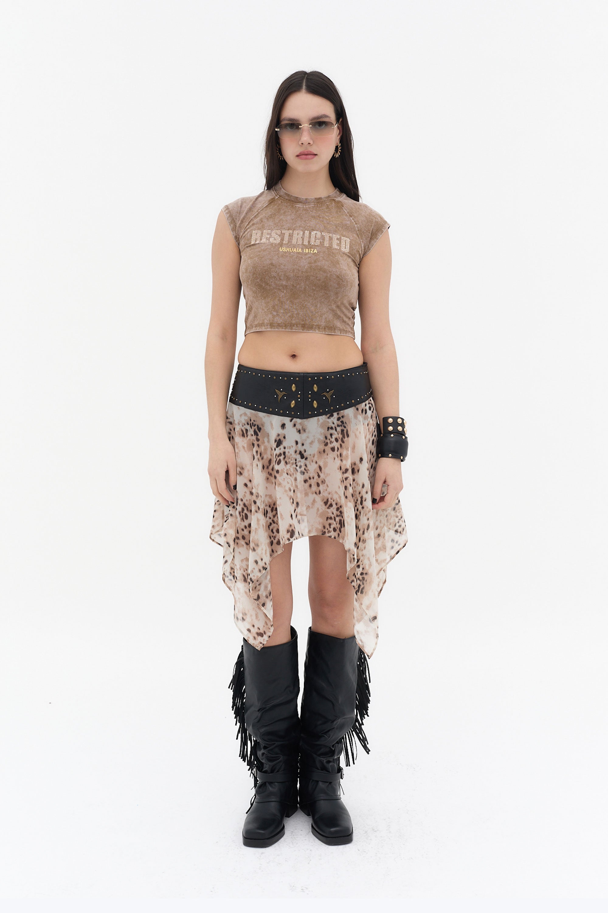 falda mujer beige asimetrica cinturon negro ushuaia