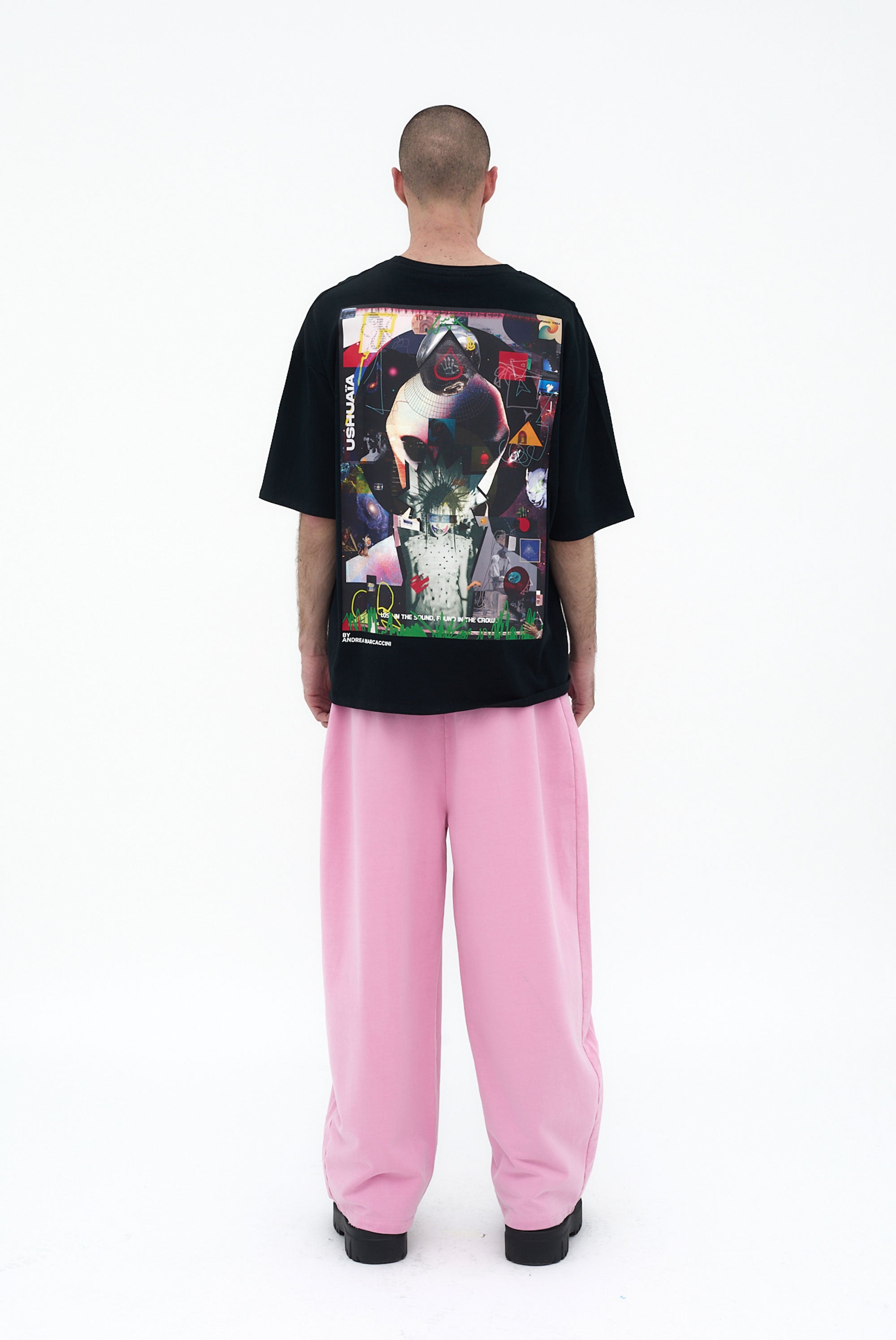 Camiseta negra super oversize Ushuaïa x Marcaccini con gráfico en la espalda