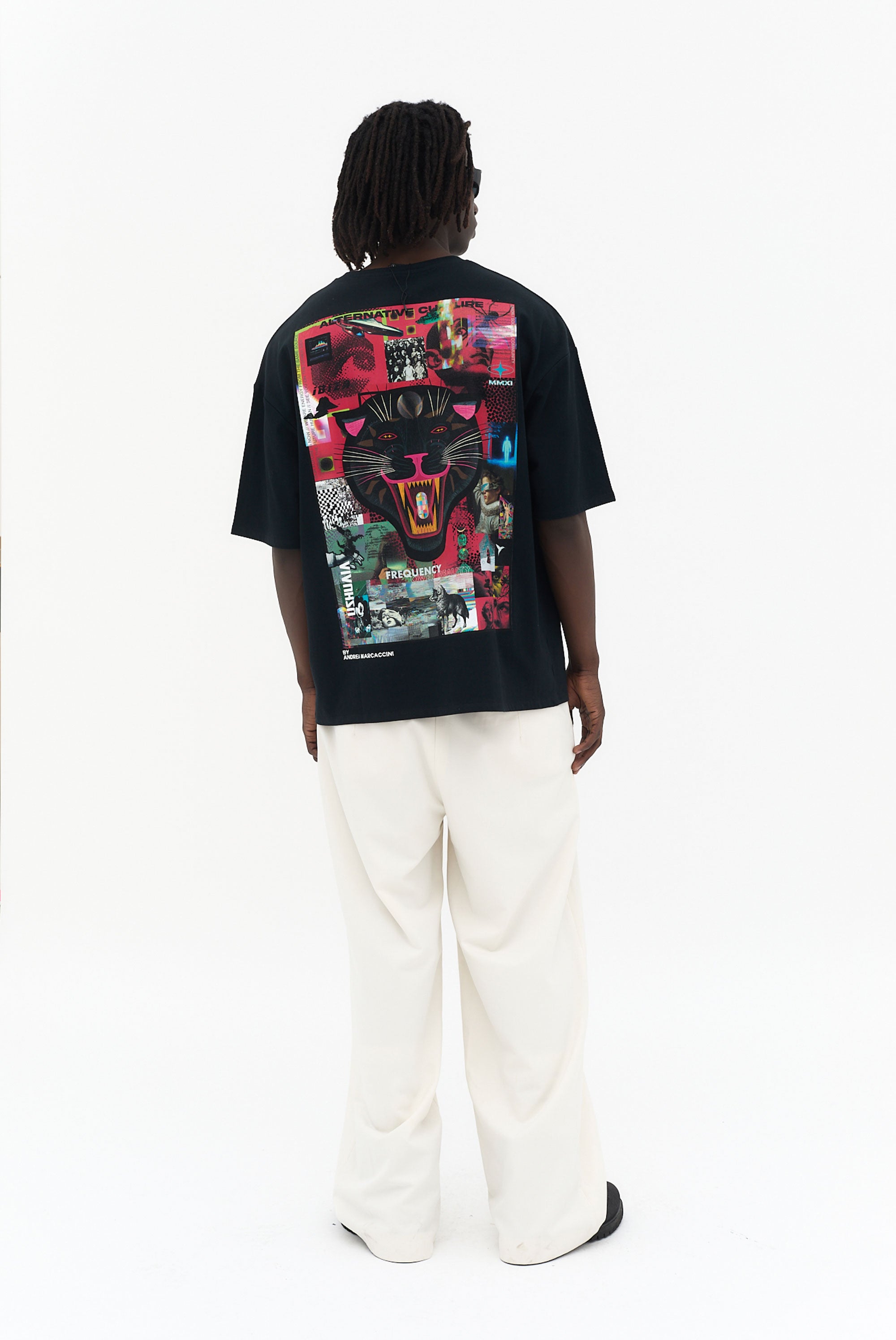 Camiseta negra super oversize Ushuaïa x Marcaccini con gráfico en la espalda
