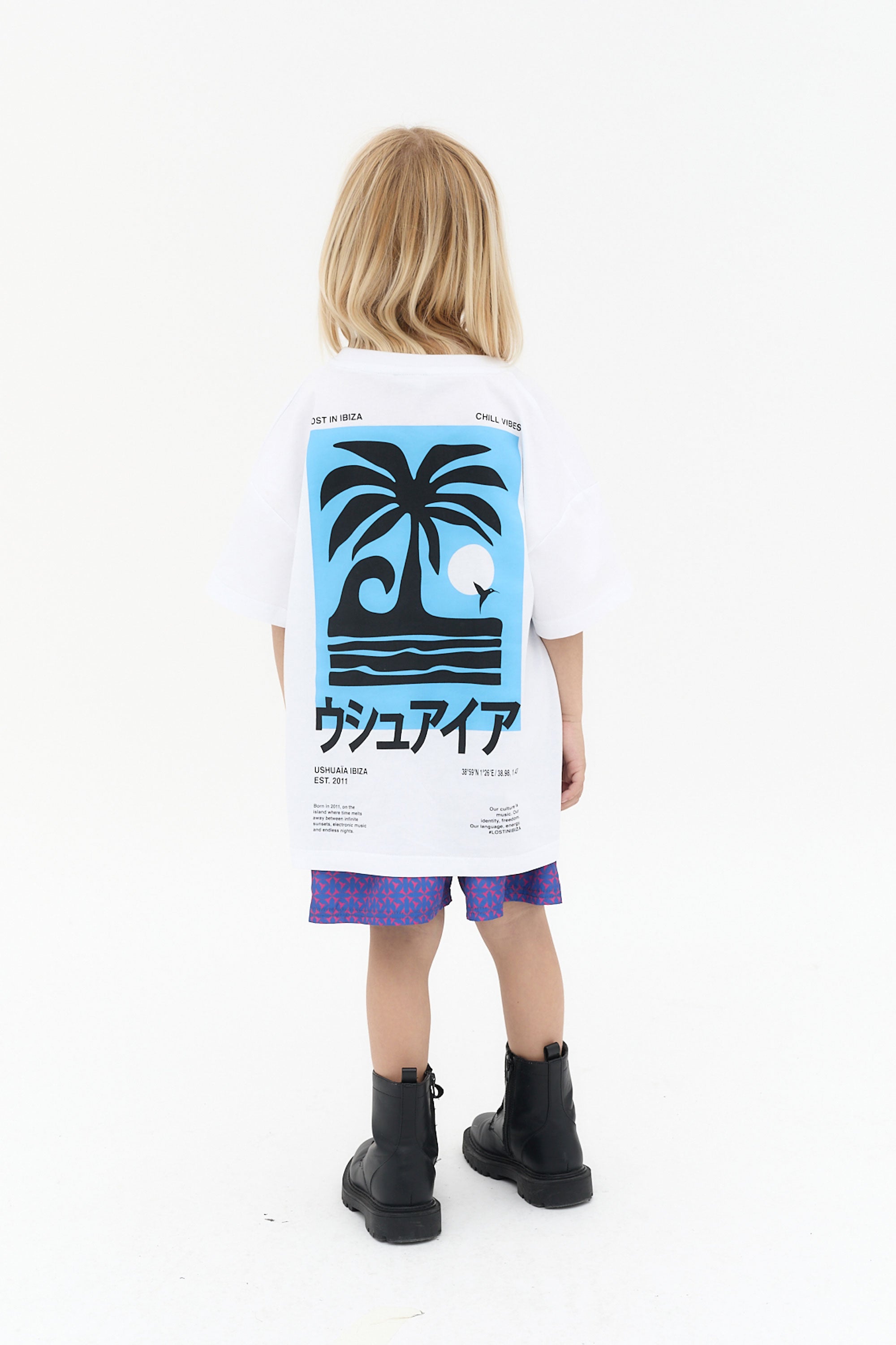 camiseta niño oversize algodón blanca silicon wash logo ushuaïa
