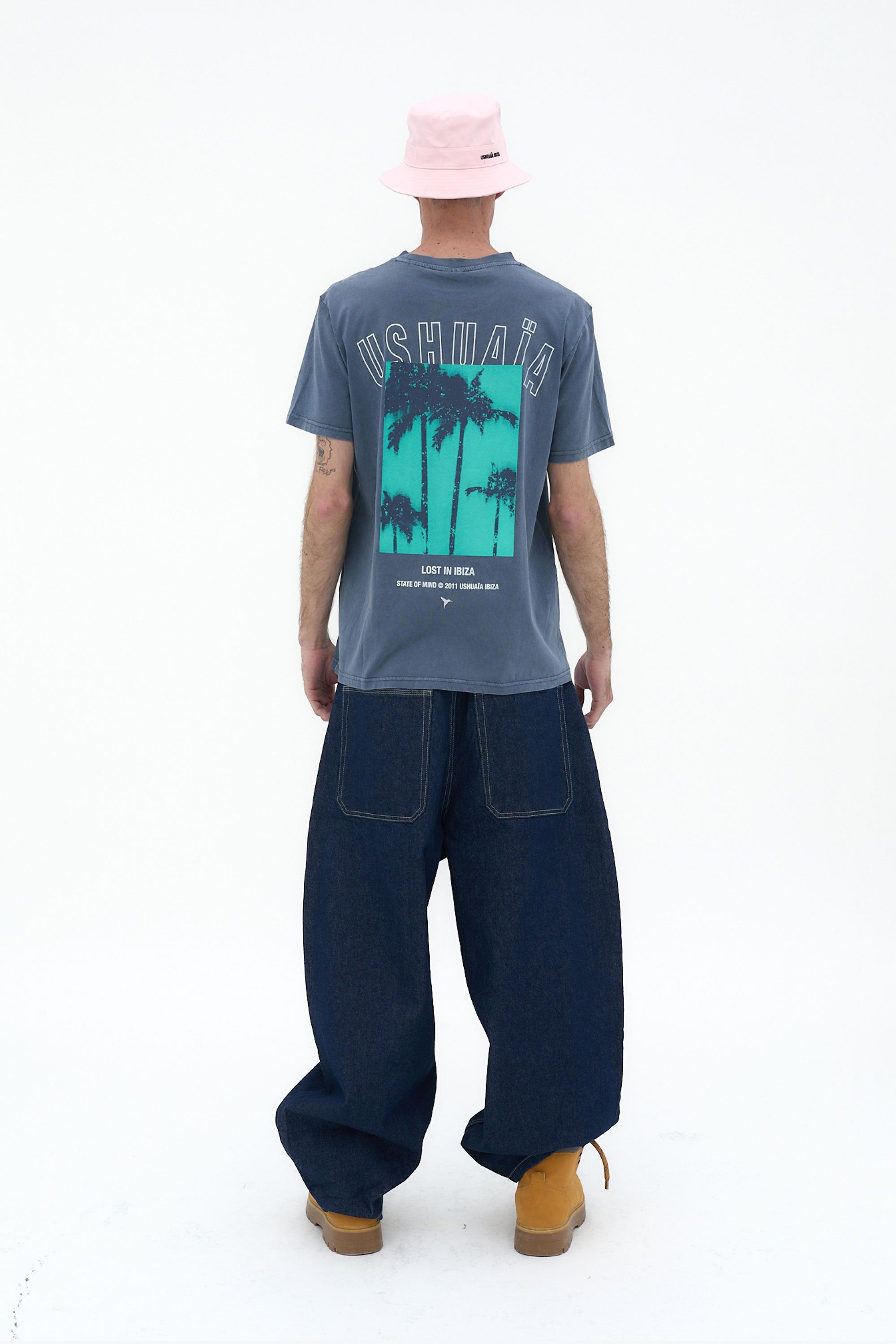 camiseta hombre algodón acid wash regular fit logo ushuaïa delantero y espalda