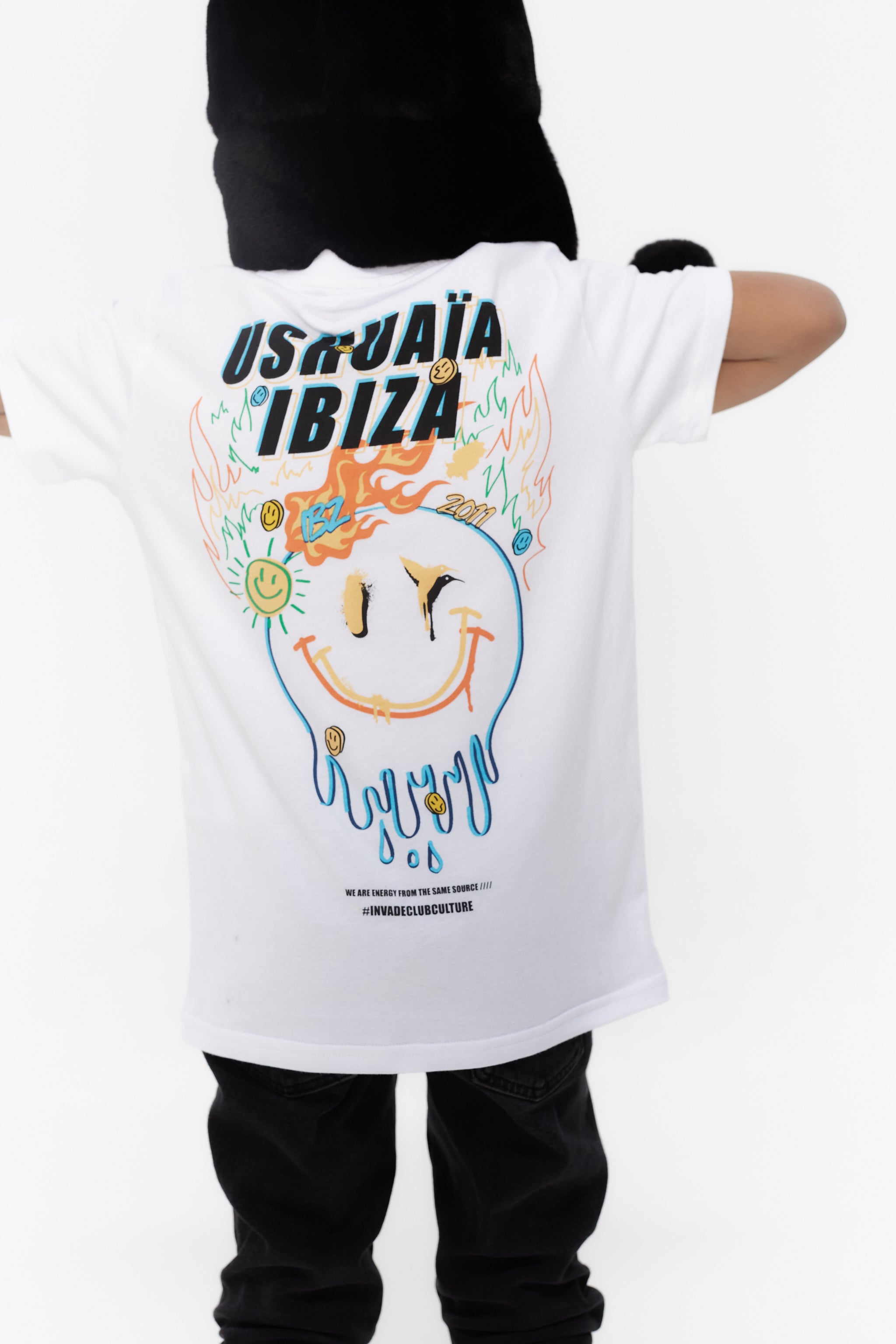 T-shirt with round neck and short sleeves. Contrast combined print detail on front and back.COMPOSITION:100% Cotton