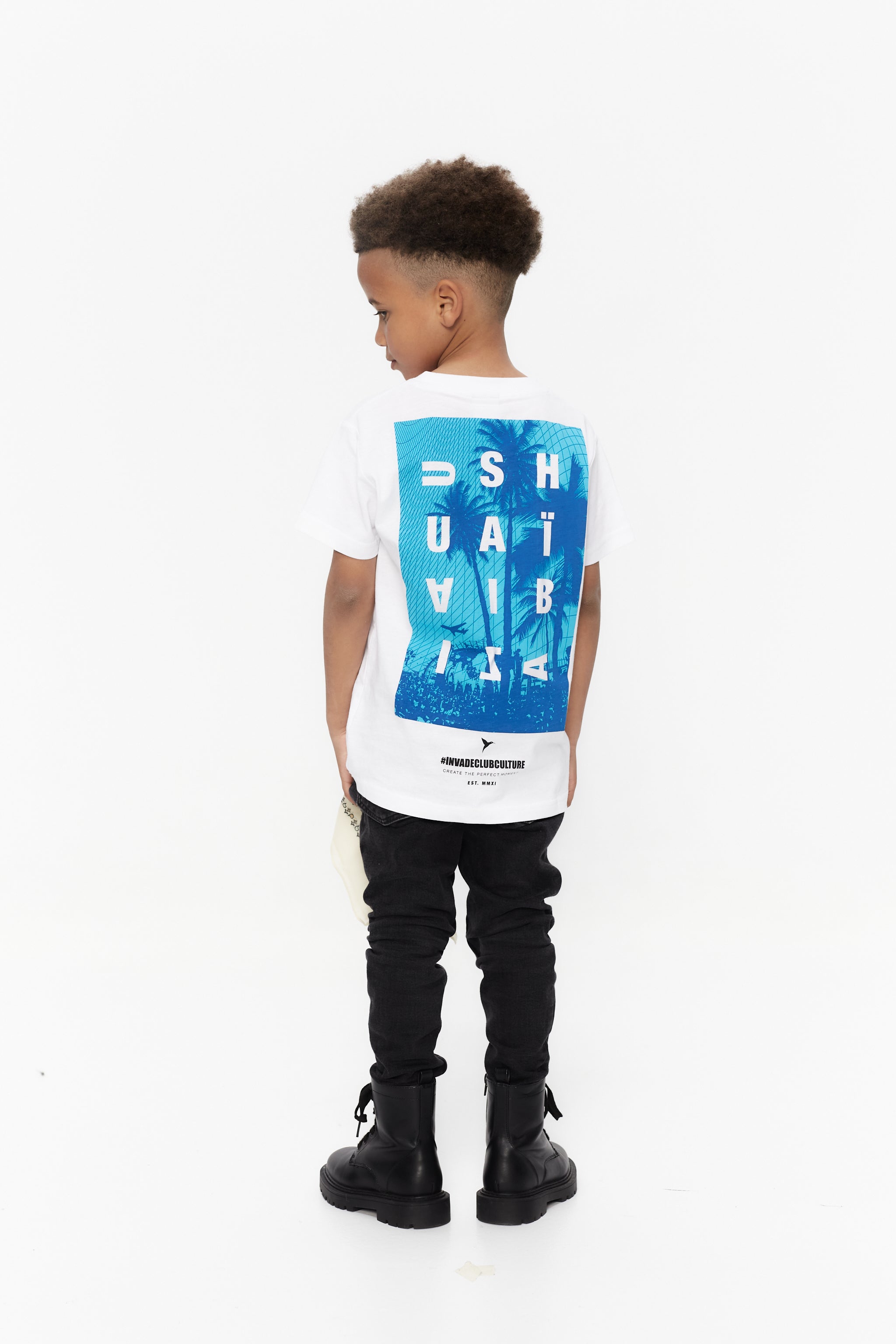 T-shirt with round neck and short sleeves. Contrast combined print detail on front and back.COMPOSITION:100% Cotton