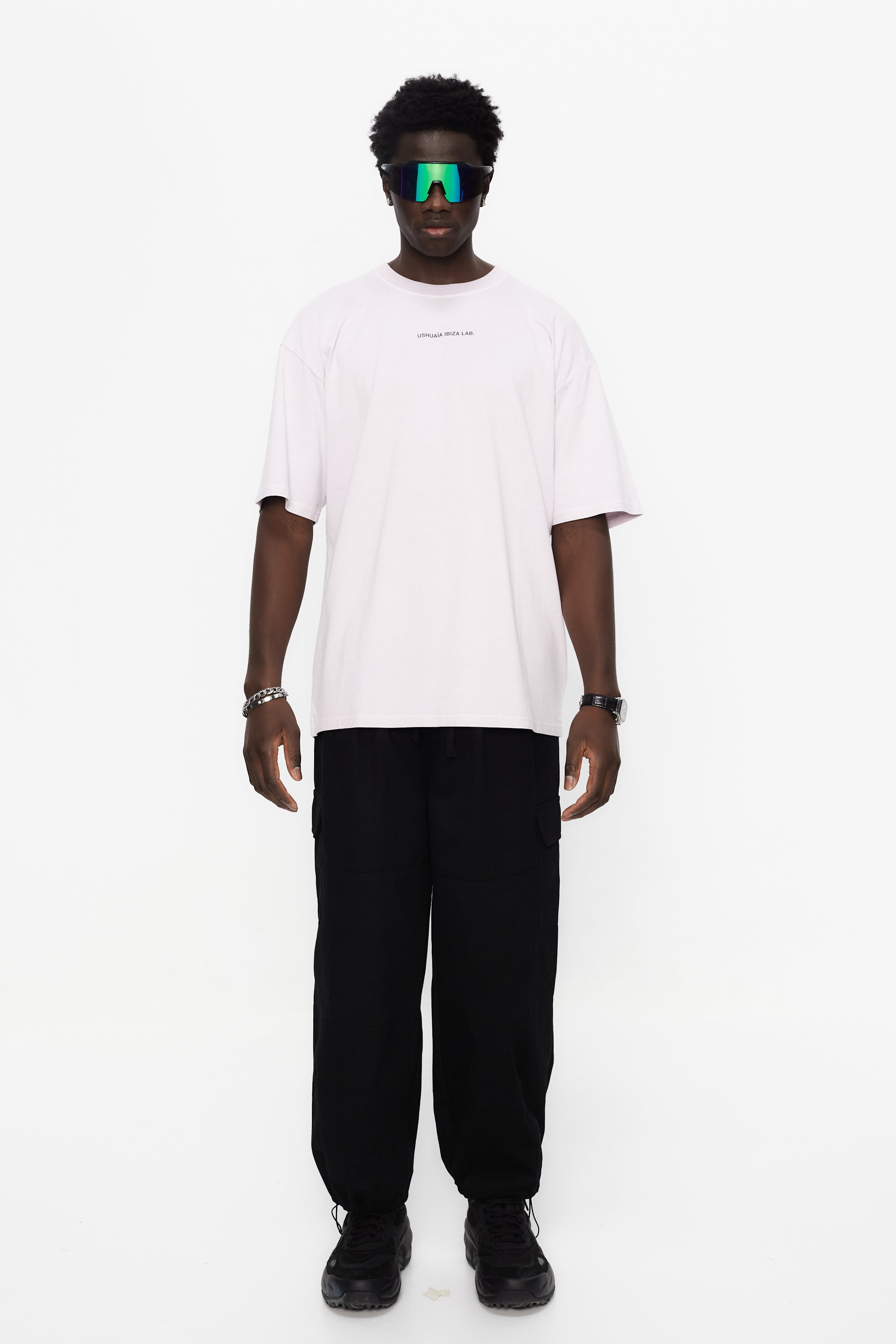 Oversized t-shirt with round neck and short sleeves. Contrast combined print detail on front and back.