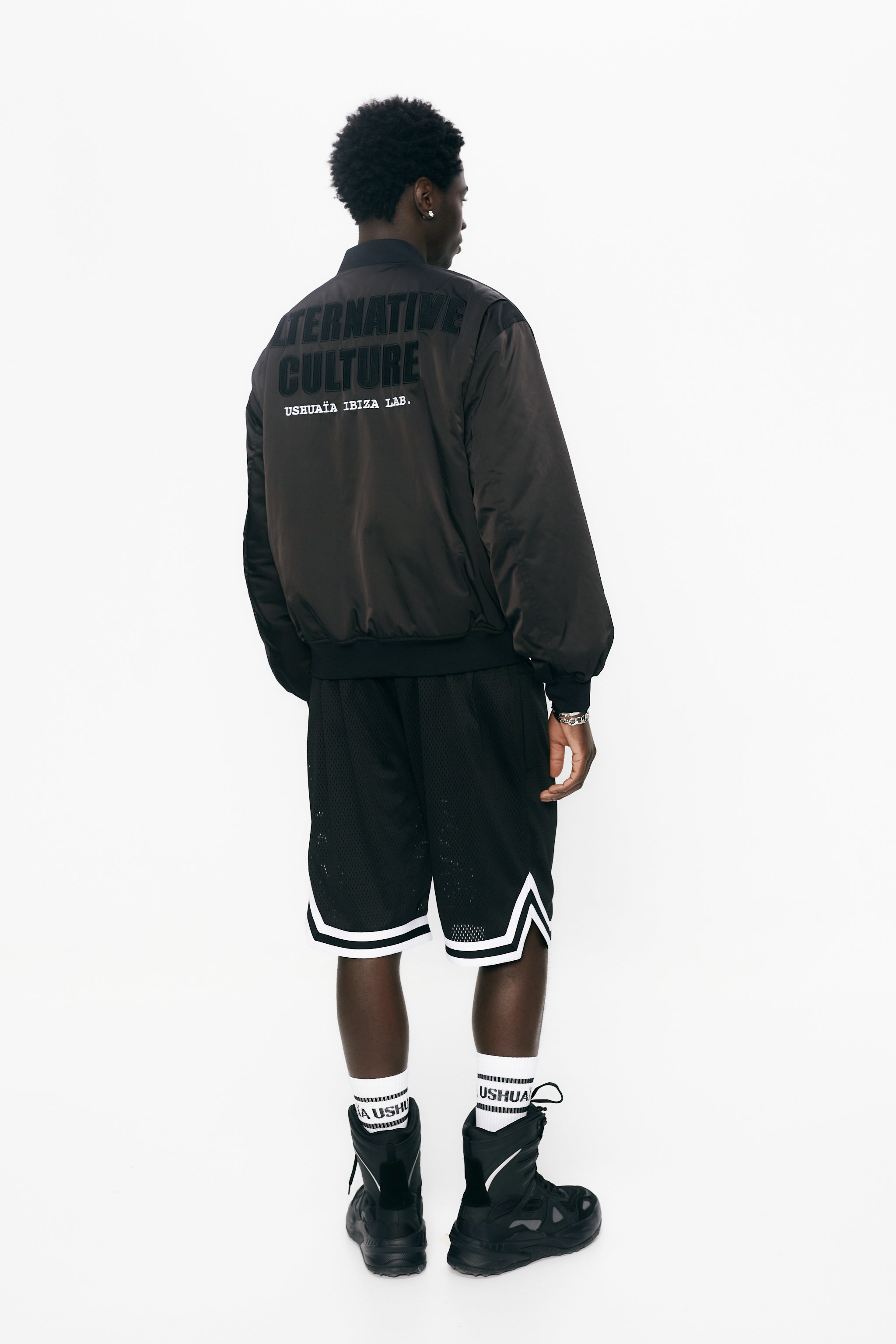 Satin bomber jacket with elastic collar and long sleeves. Rubber print detail on the front and fabric and embroidery application on the back. Front welt pockets. Sleeve pocket with custom puller. Front closure with two-way zipper. Ribbed finishes.