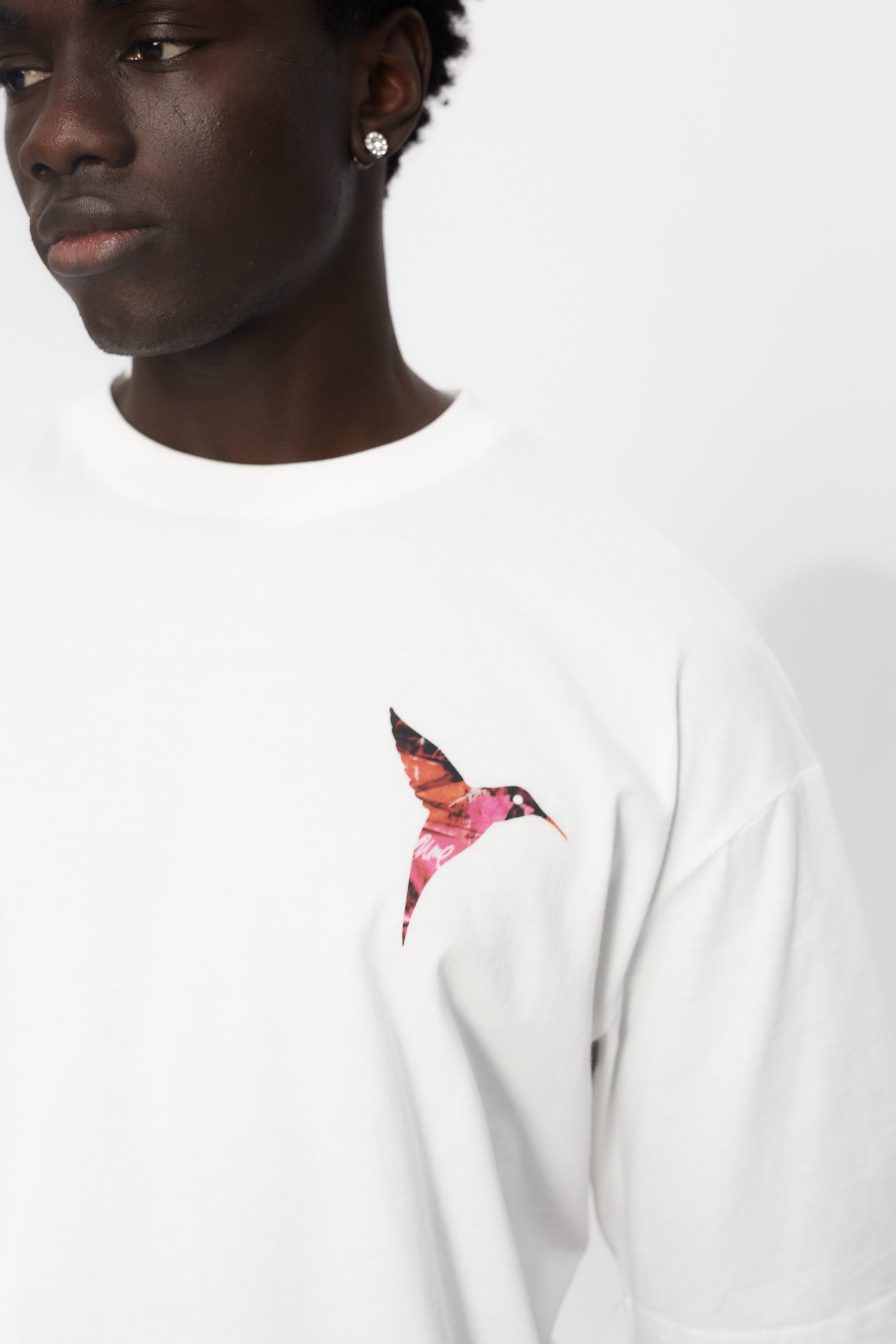 Oversized t-shirt with round neck and short sleeves. Contrast combined print detail on front and back