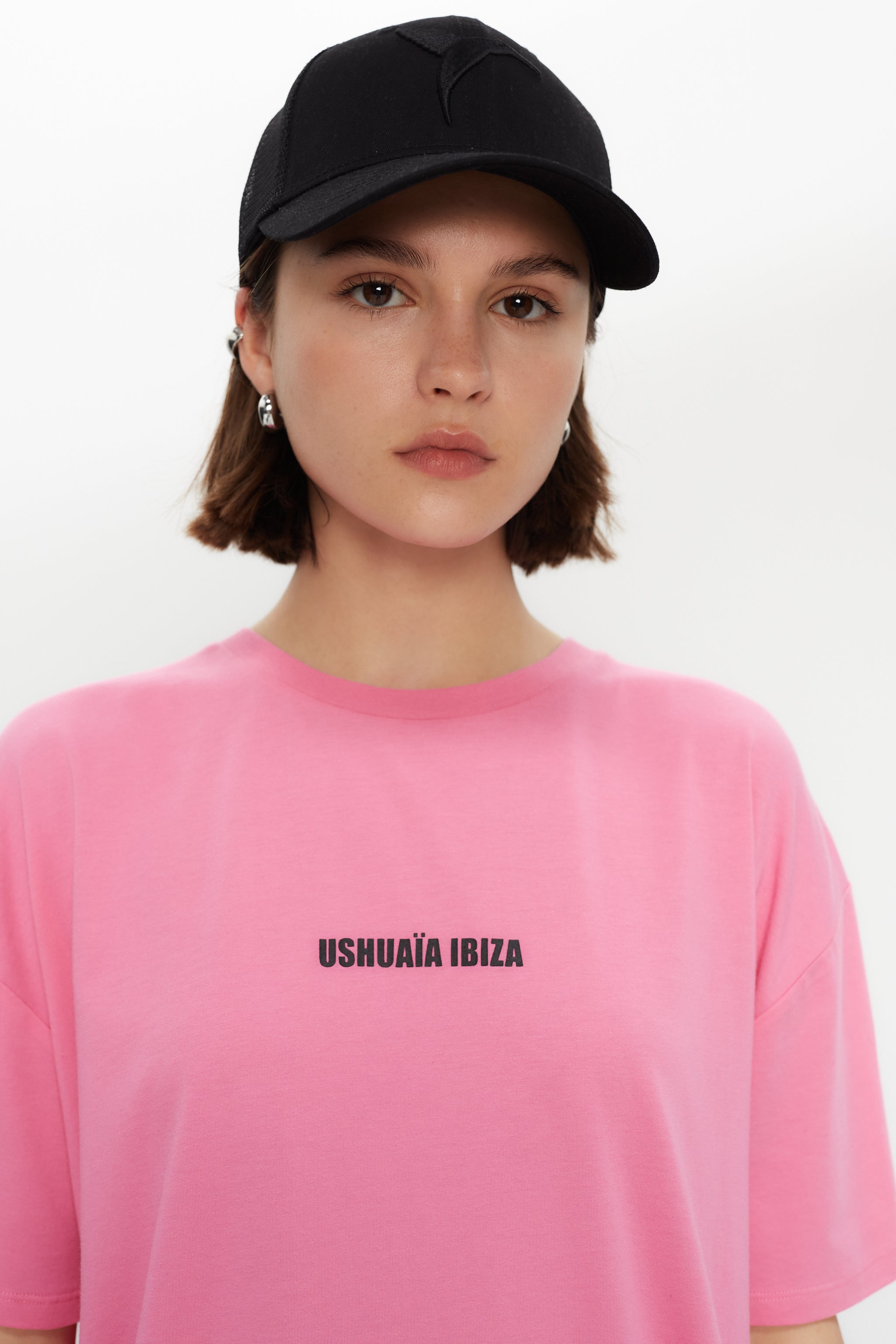 Bold pink oversized T-shirt with graphic print for a playful Ibiza vibe. Perfect for summer streetwear lovers. Shop now!