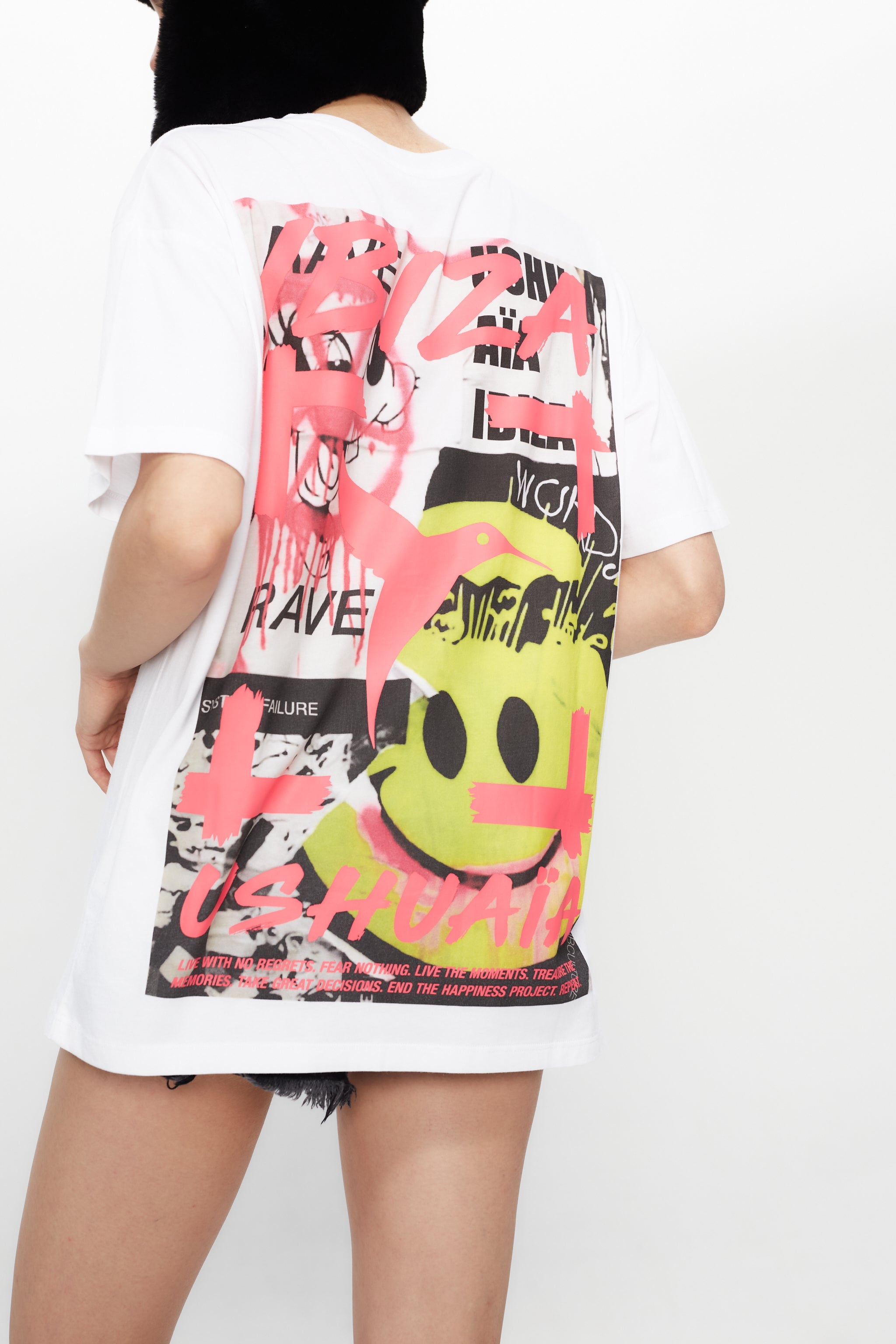 Oversized T-shirt with bold graphic print for a vibrant Ibiza look. Perfect for summer festivals & streetwear vibes. Shop now!