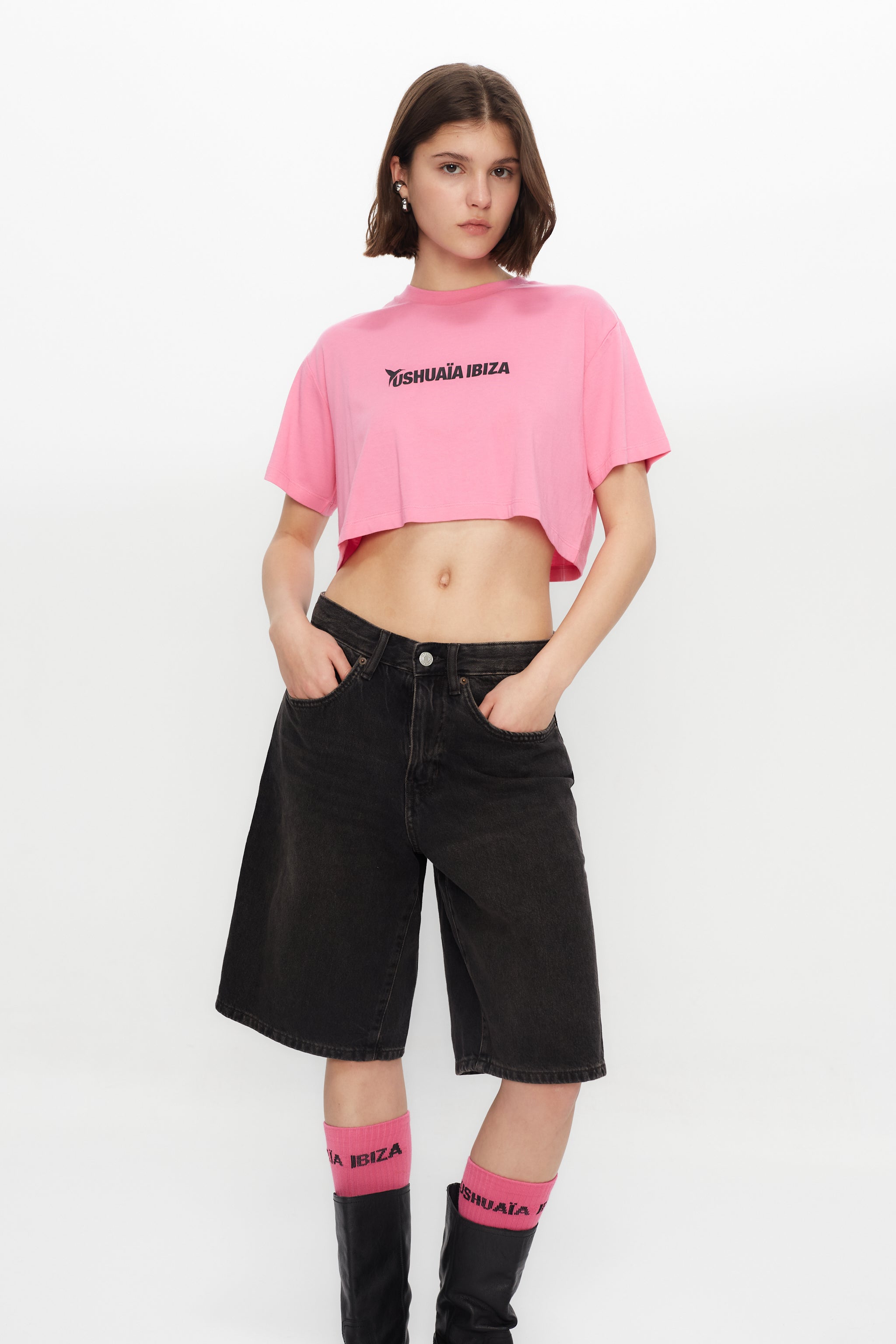 Pink cropped T-shirt with bold Ibiza print & contrast details. Perfect for summer streetwear looks. Shop the vibe now!