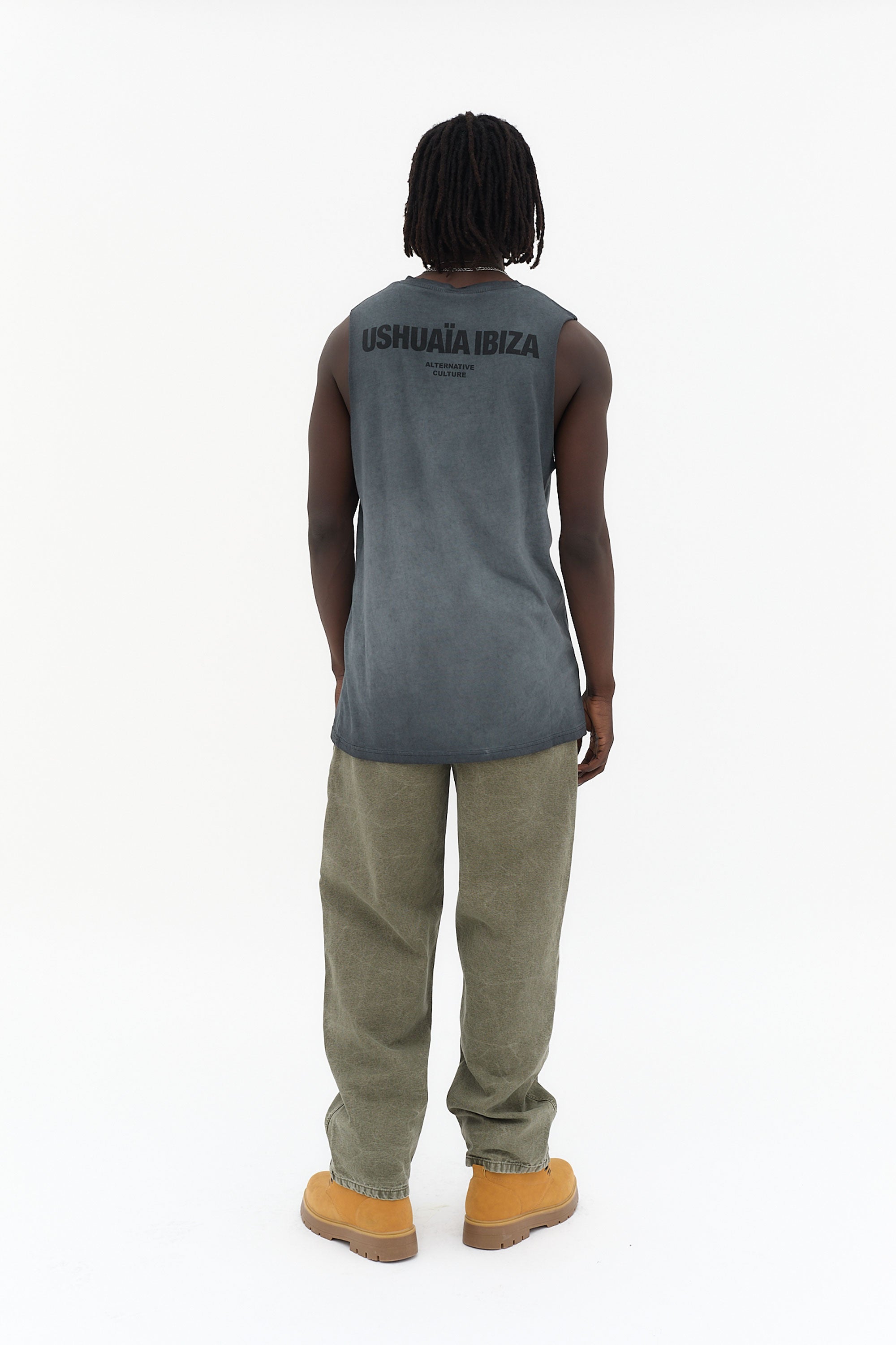 camiseta sin mangas hombre algodón acid wash enzyme wash regular fit logo ushuaïa frontal