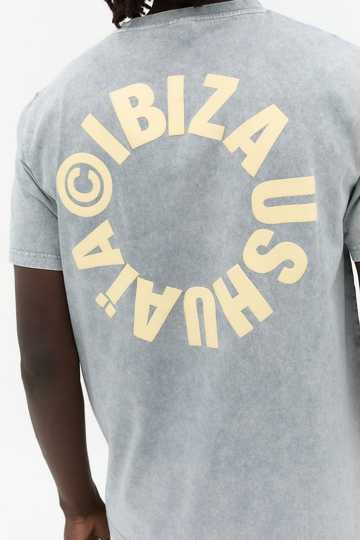 camiseta hombre algodón regular fit cuello redondo logo ushuaïa delantero y espalda