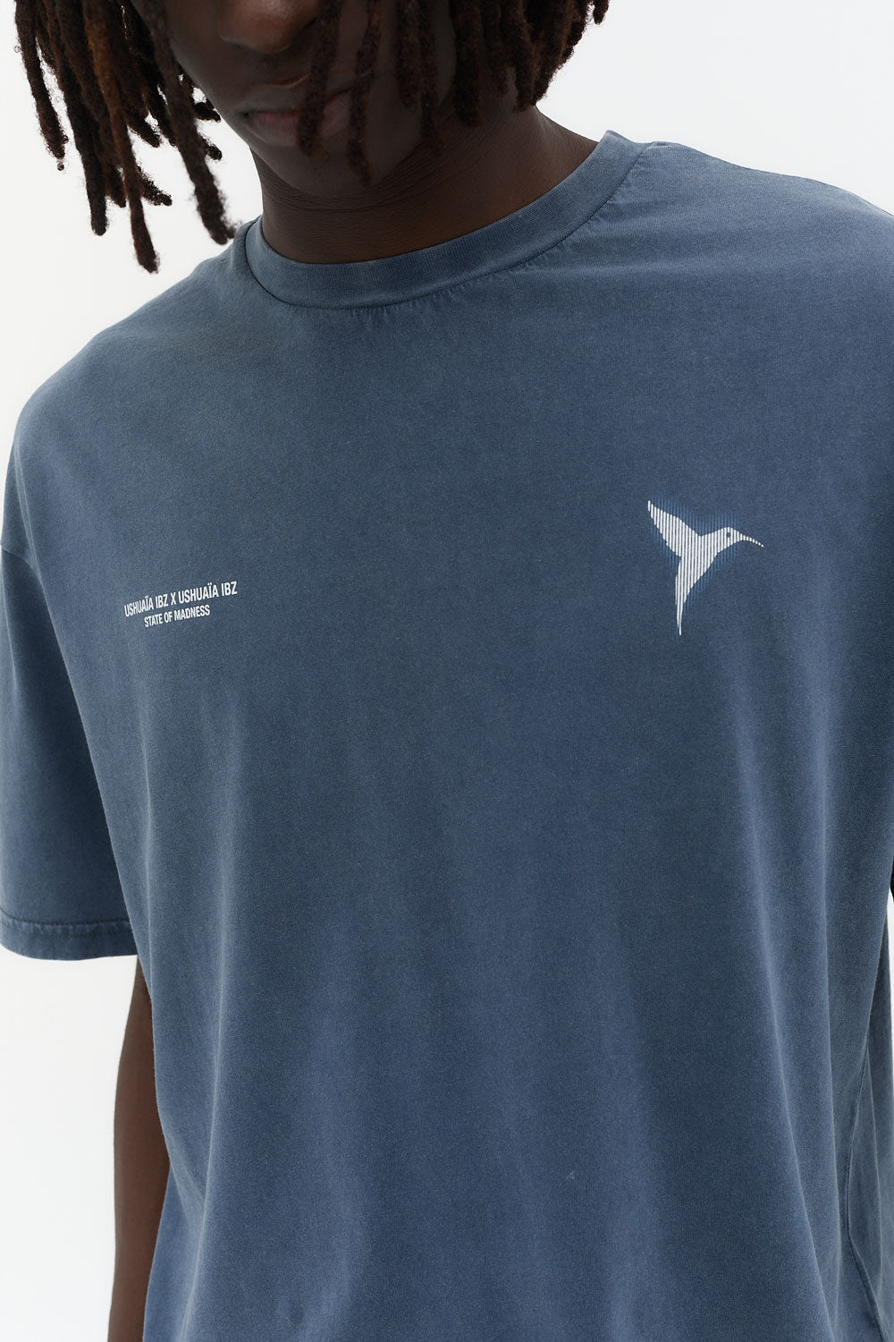 camiseta hombre algodón regular fit cuello redondo logo ushuaïa delantero y espalda